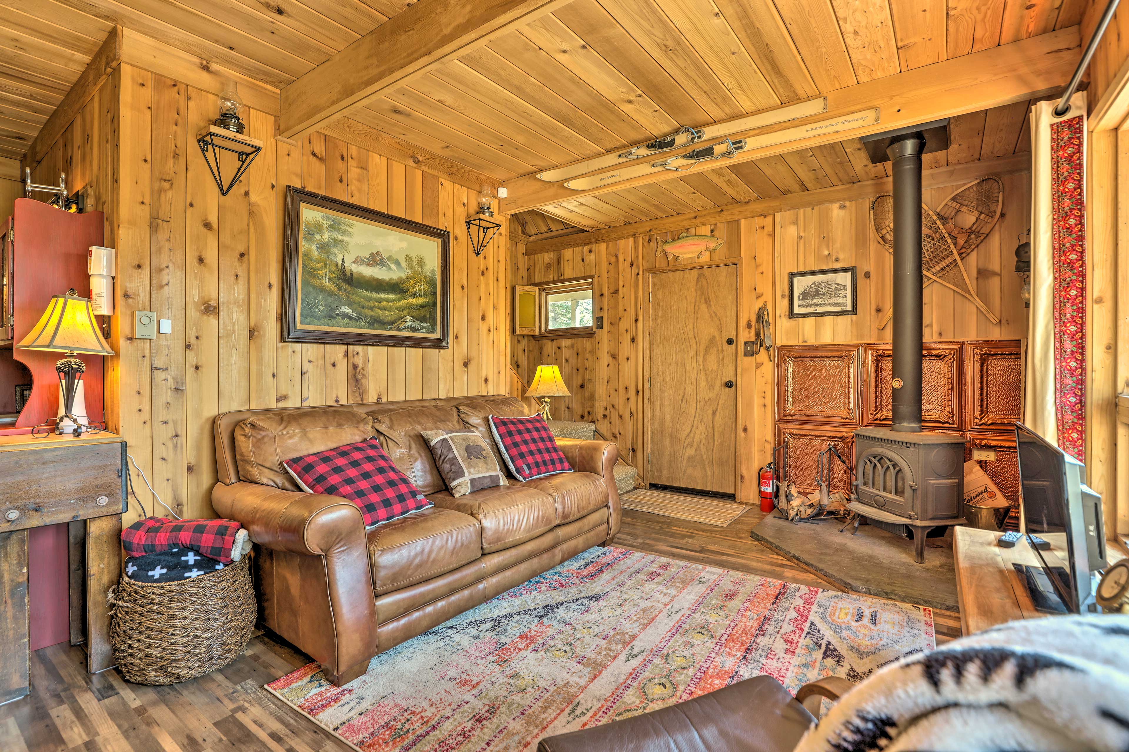 Living Area | TV | Wood-Burning Stove | Firewood Provided | Free WiFi