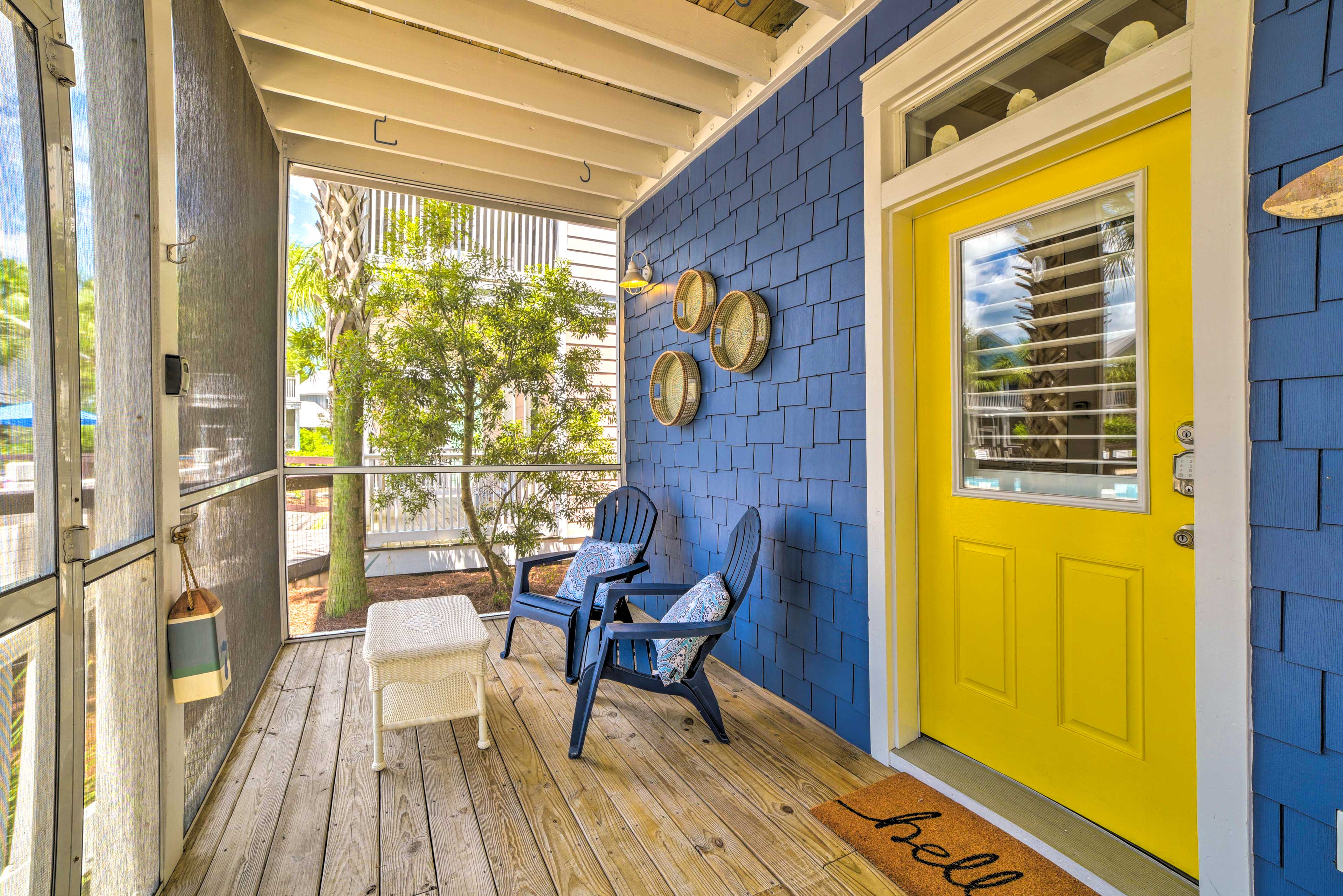 Front Porch | Outdoor Dining Area | ~ 3 Mi to Downtown Port St Joe