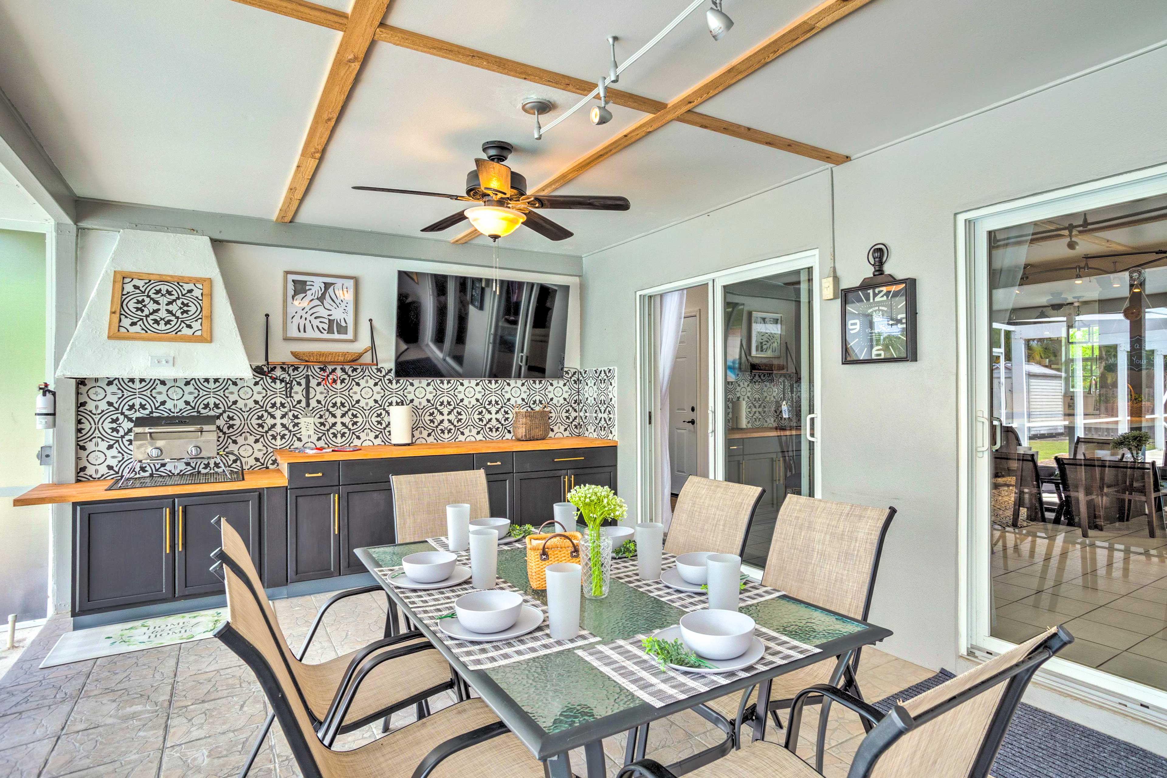 Covered Patio | Smart TV | Dining Area