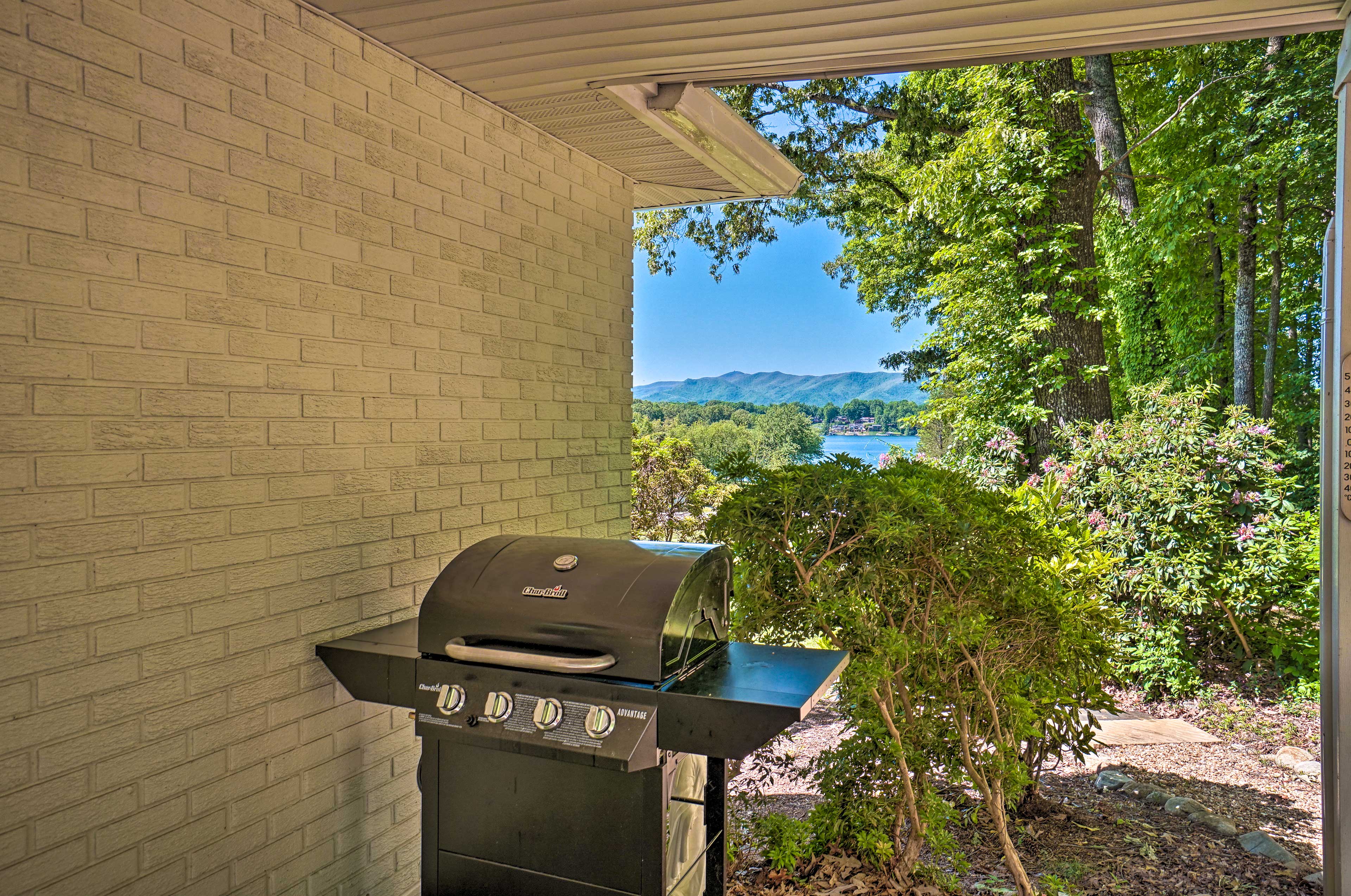 Front Patio | Main Floor | Gas Grill