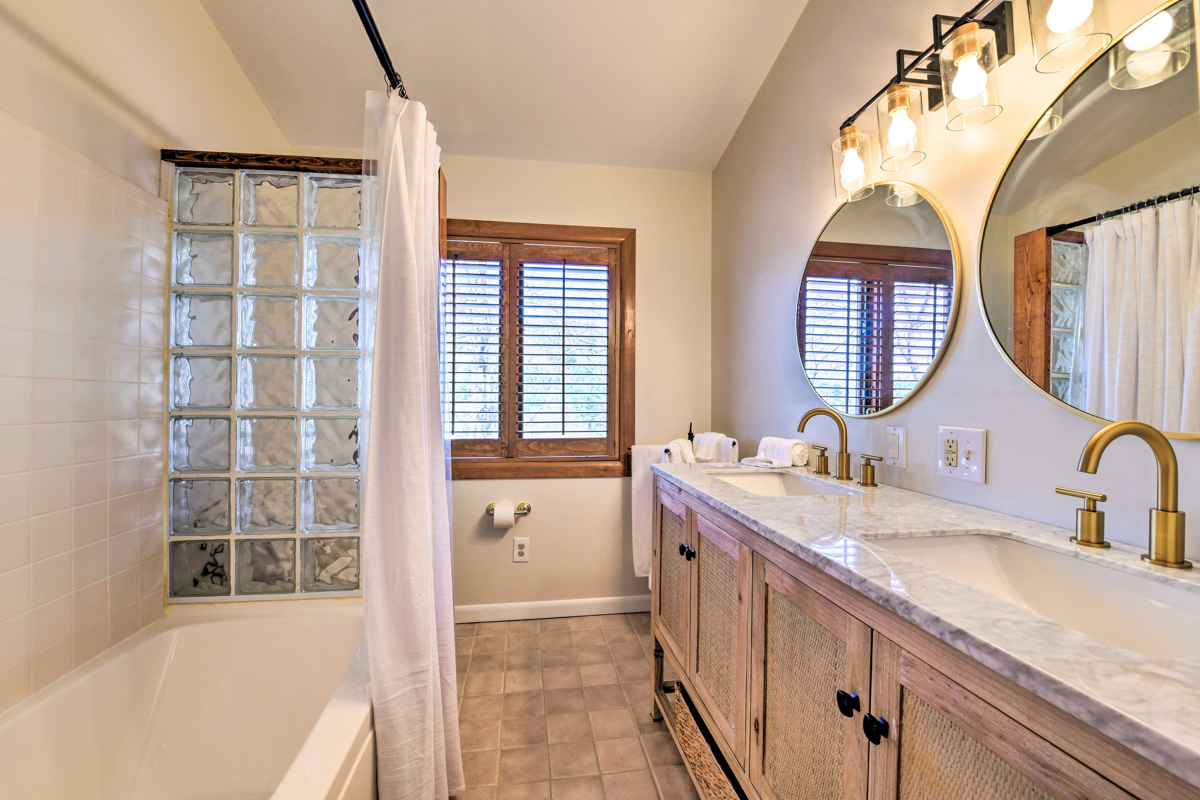 En-Suite Bathroom | Towels Provided