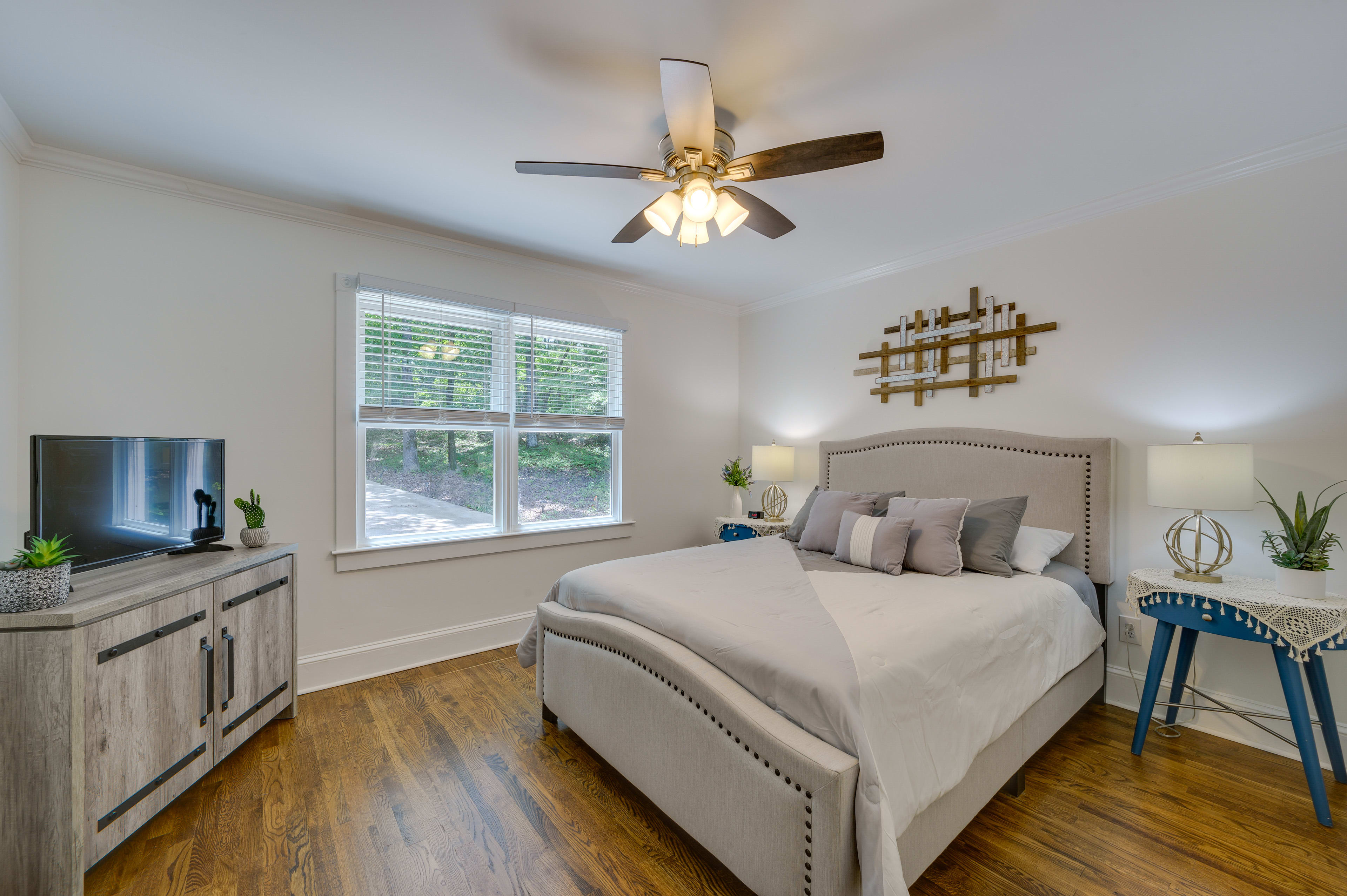 Bedroom 2 | Queen Bed | Linens Provided | Main Floor