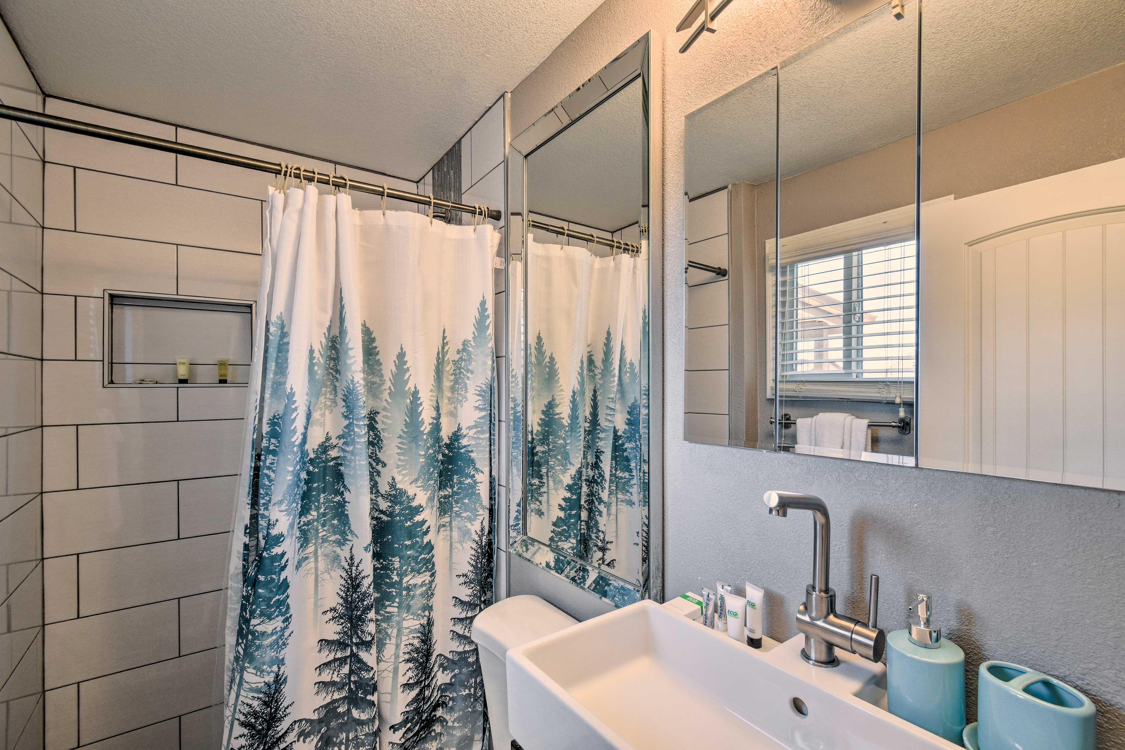 En-Suite Bathroom | Main Level | Complimentary Toiletries