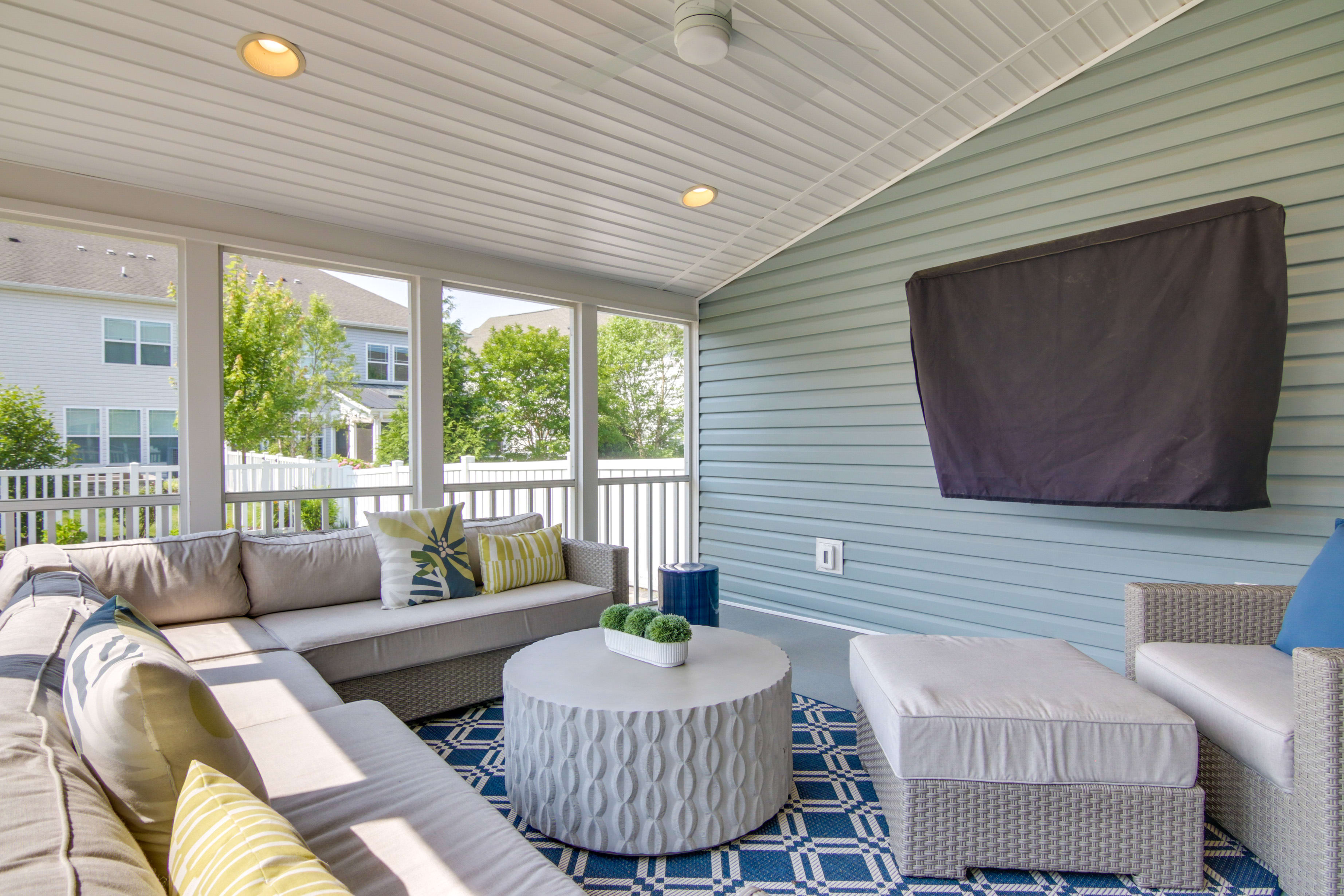 Screened-In Porch | Entertainment Center