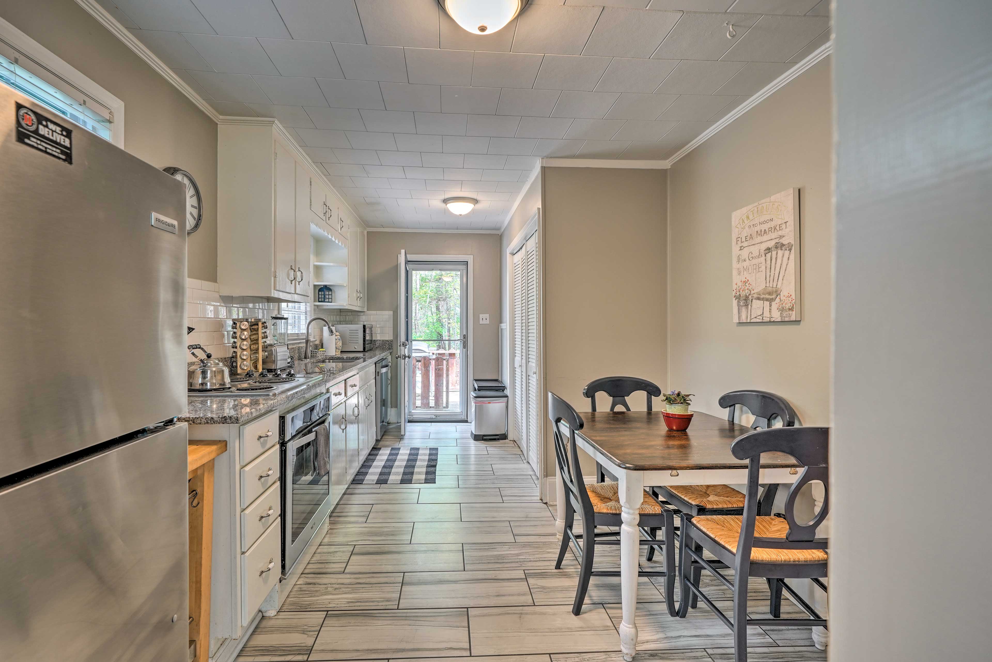 Kitchen | Dining Area