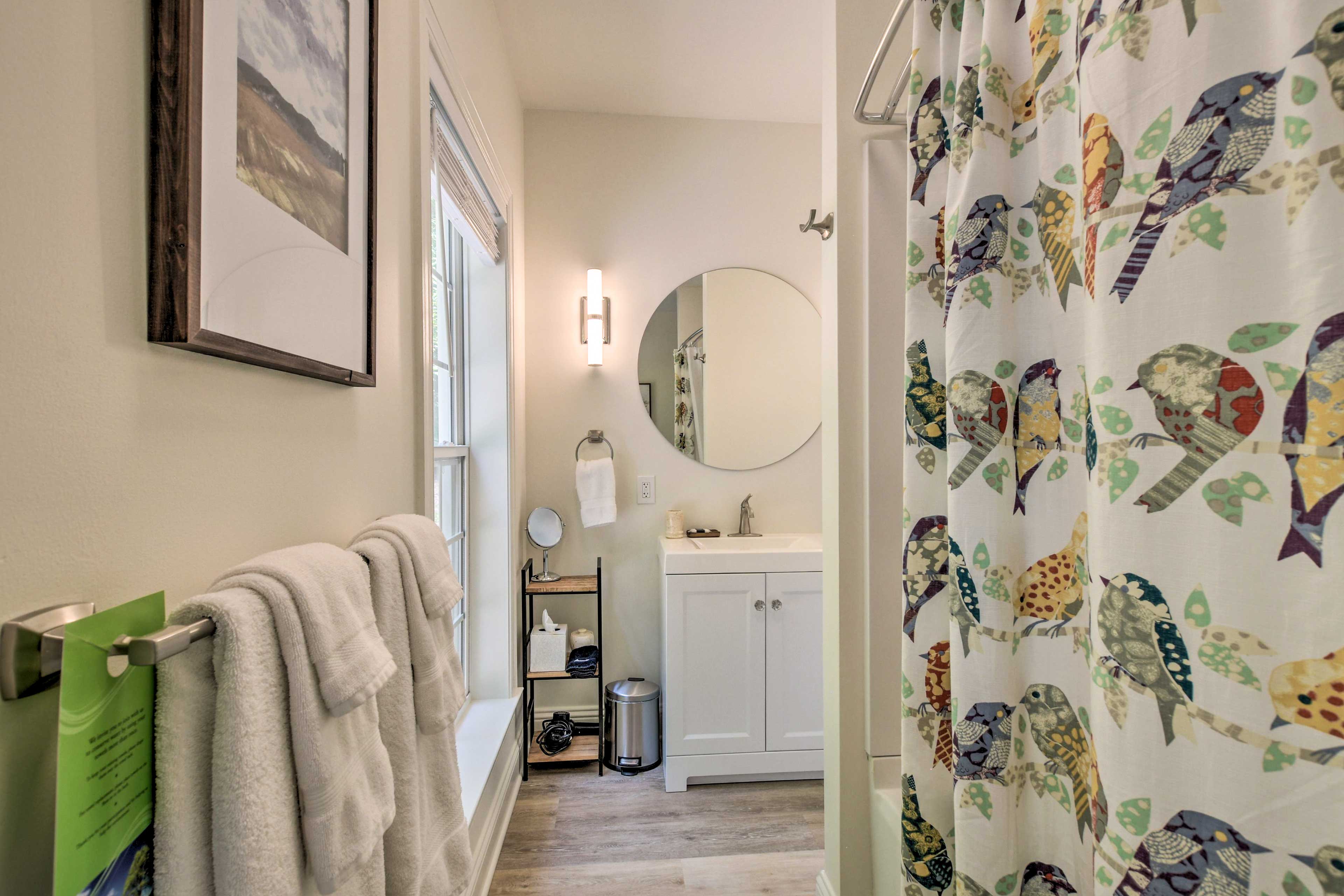 En-Suite Bathroom | Towels Provided | Complimentary Toiletries