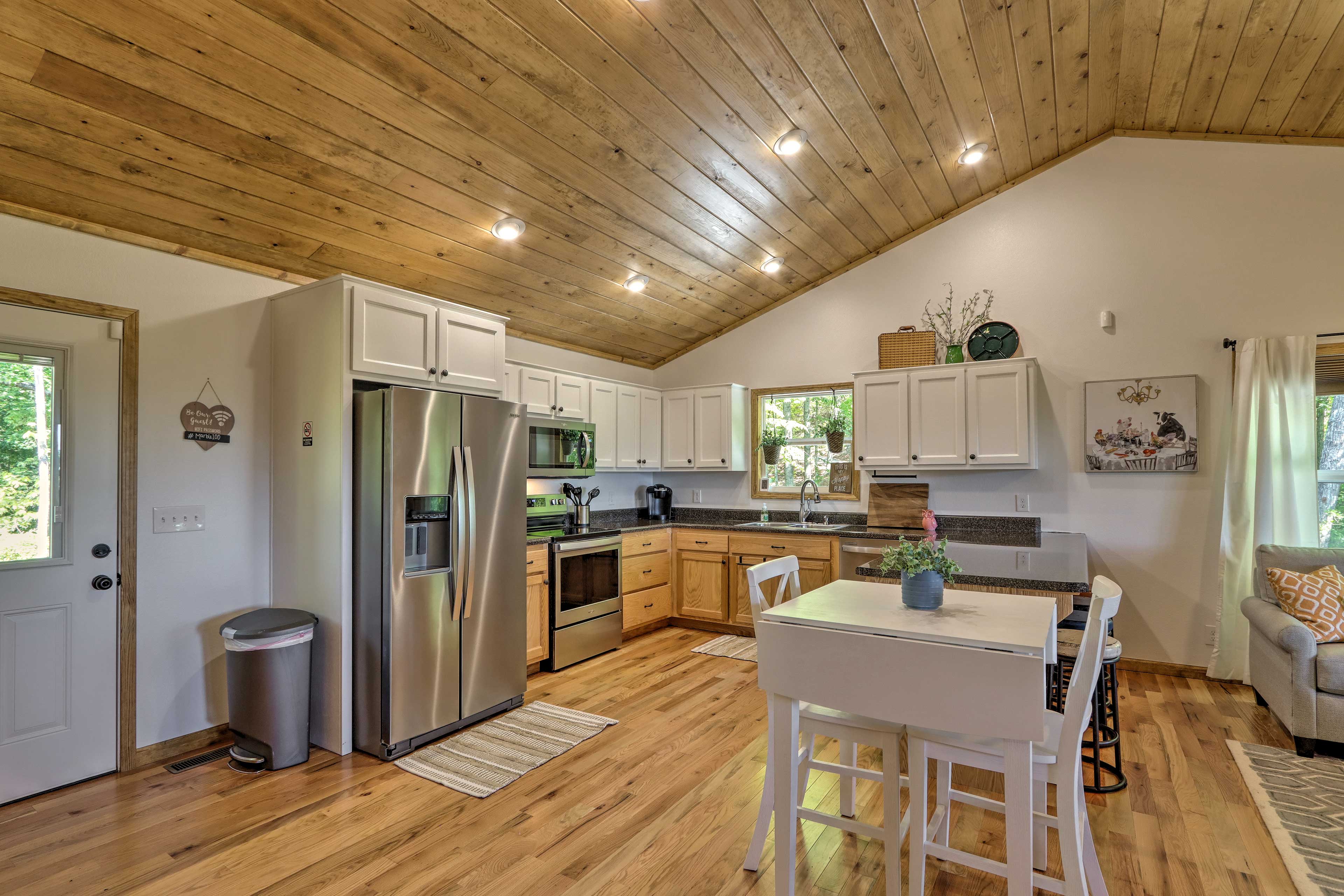 Dining Area | Dishware & Flatware Provided