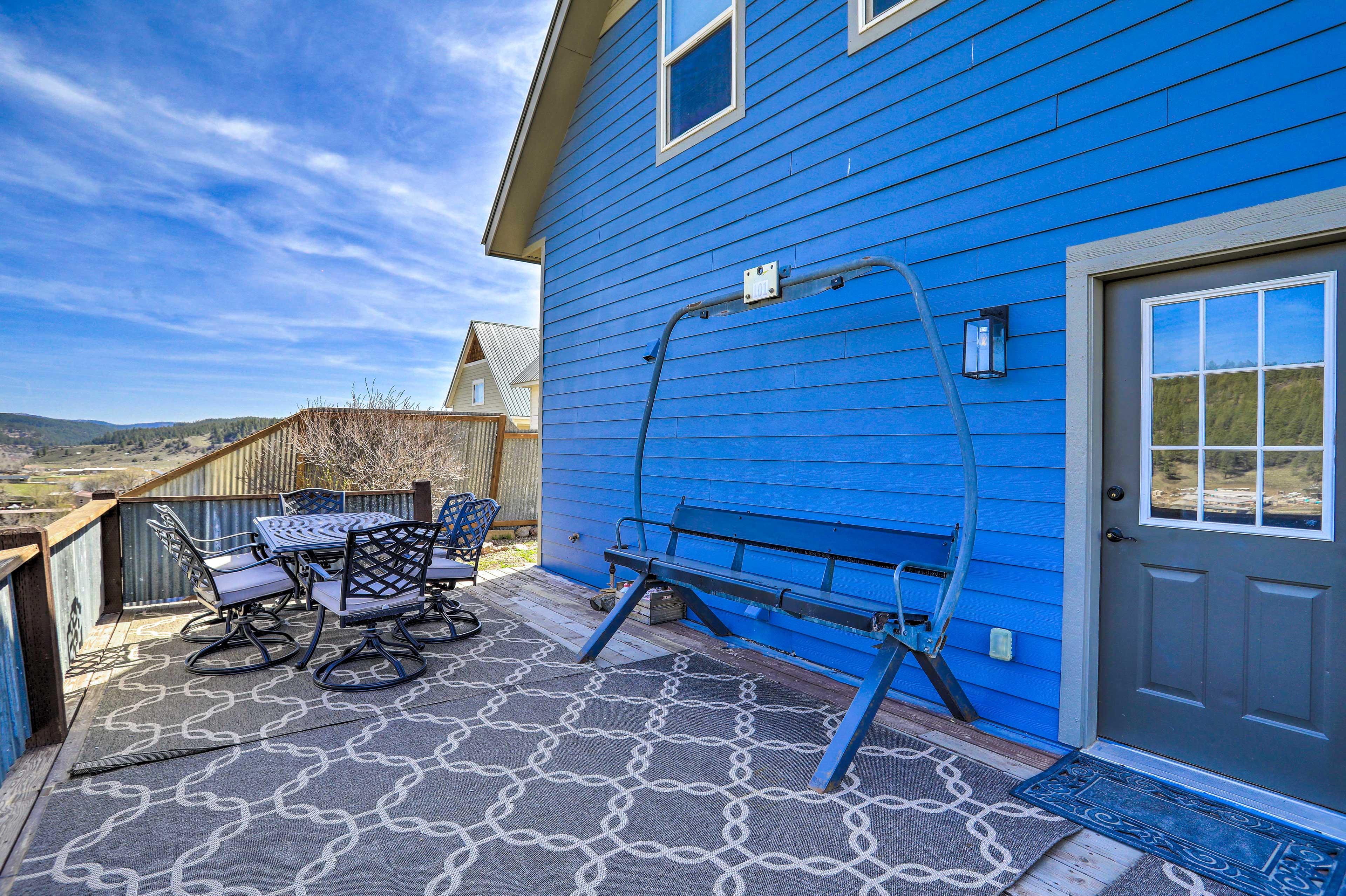 Deck | Outdoor Dining Area