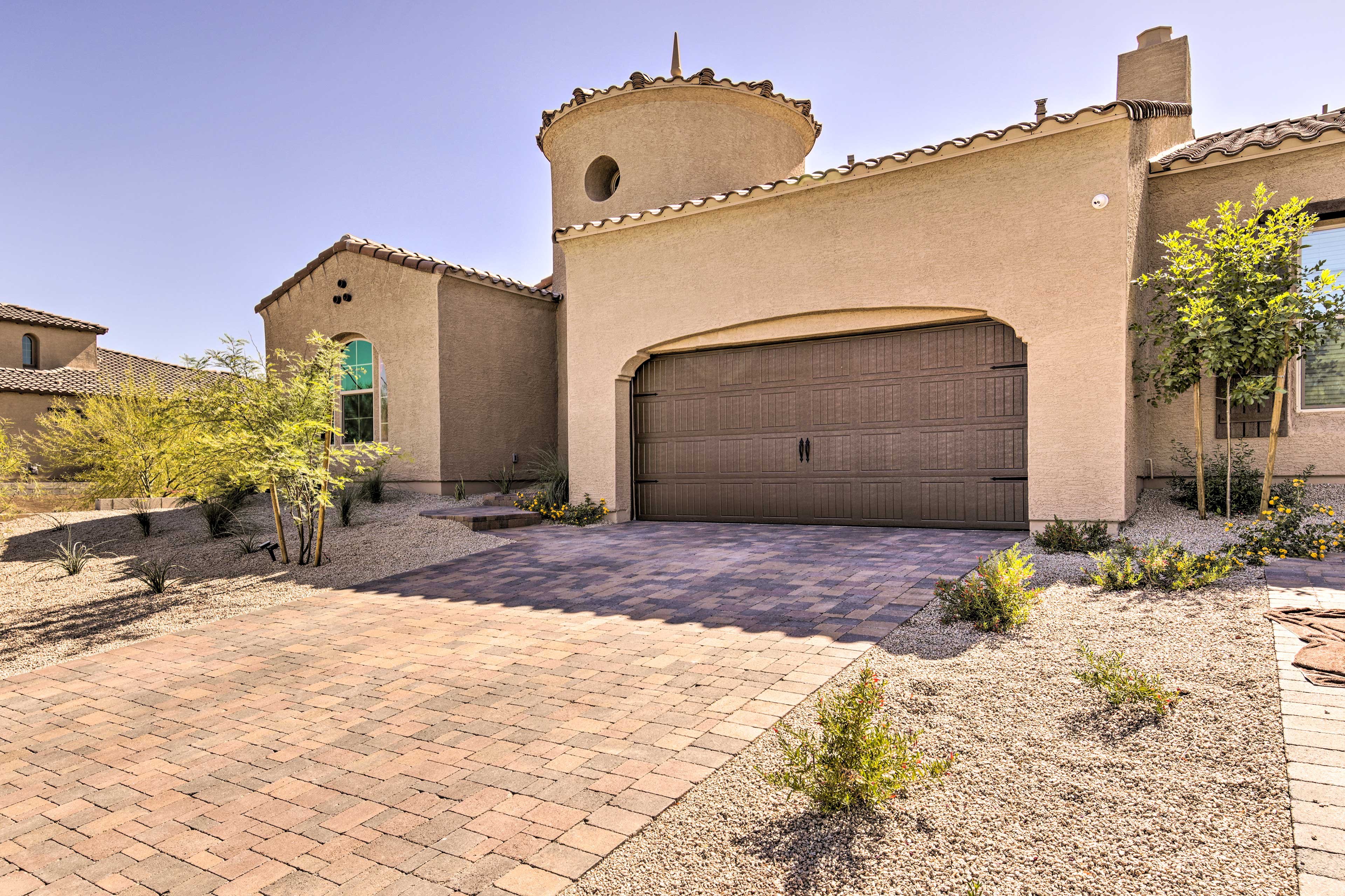 Parking | Garage (2 Vehicles) | Driveway (2 Vehicles)