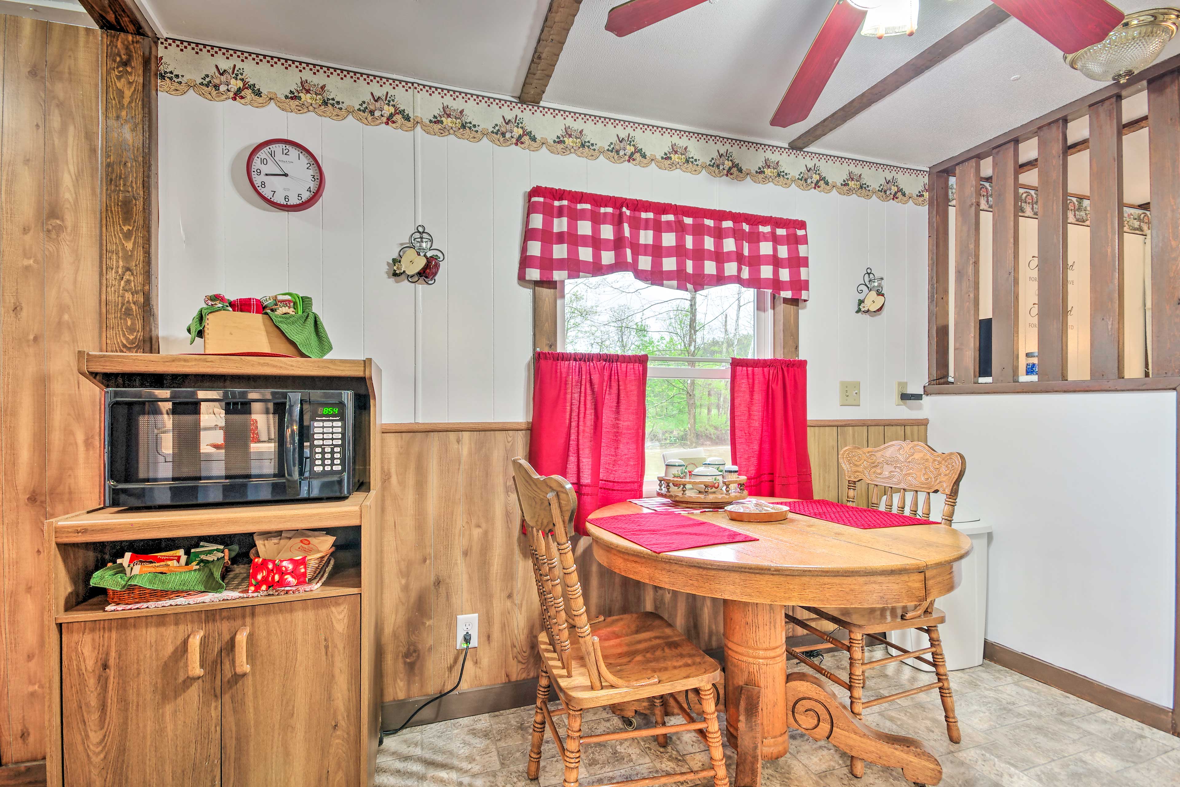 Dining Area | Dishware Provided