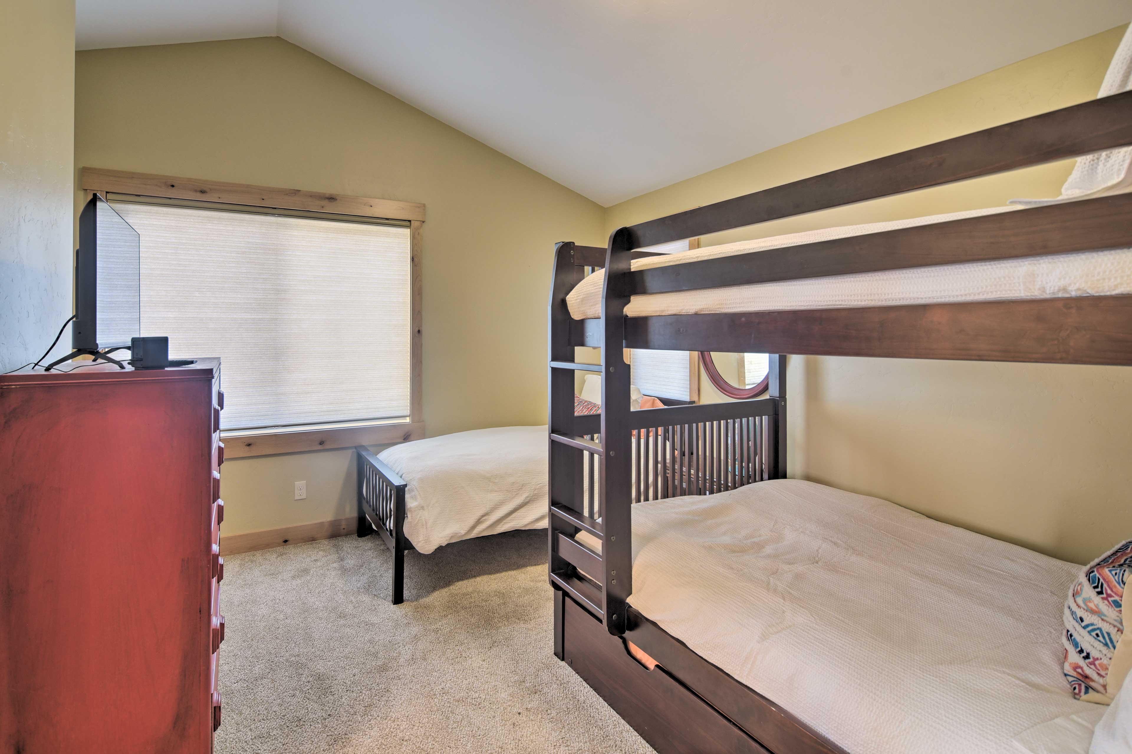 Bedroom 3 | Twin Bed | Full Bunk Bed w/ Trundle | 2nd Floor