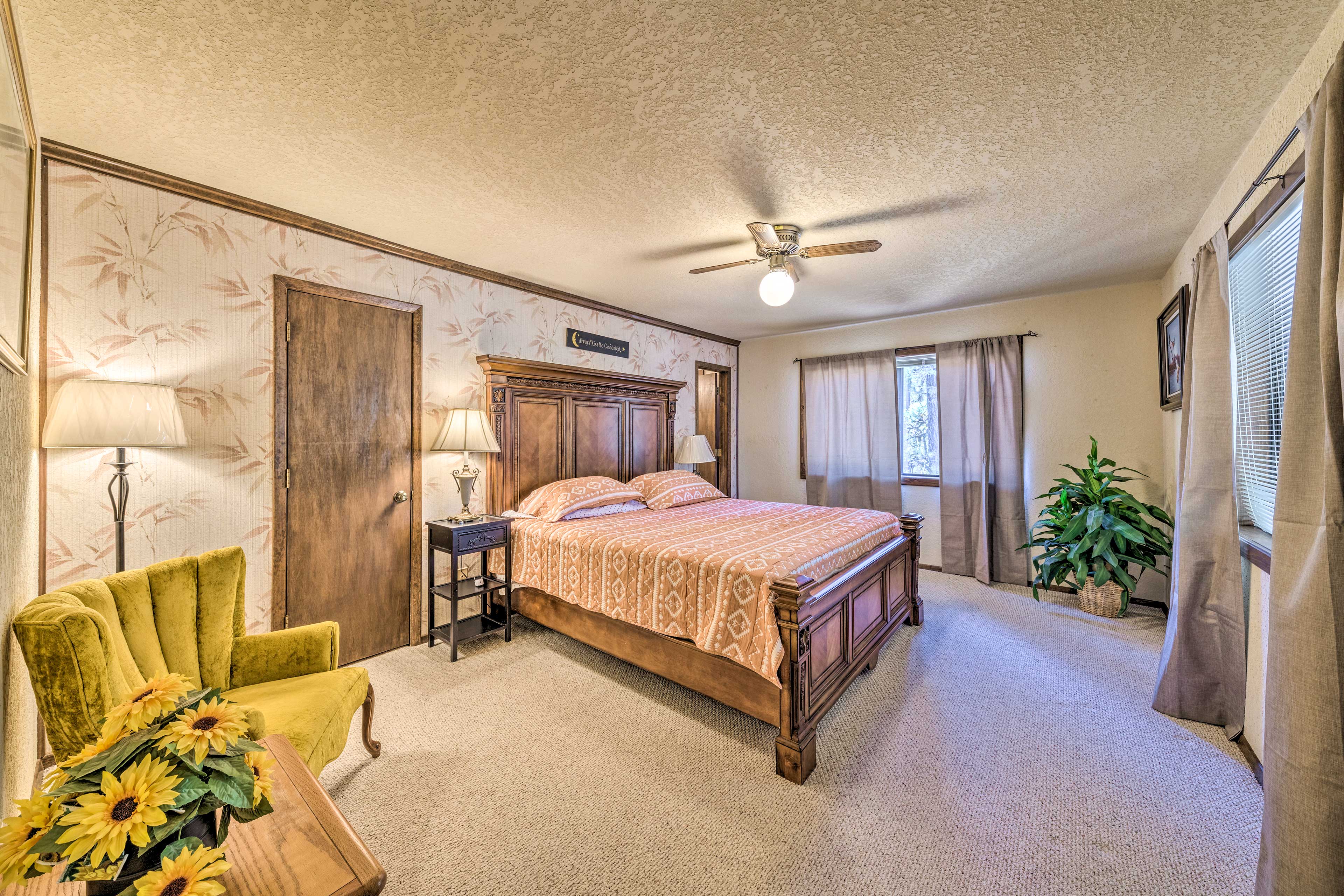 Bedroom 1 | King Bed | Linens & Towels | Full En-Suite Bathroom