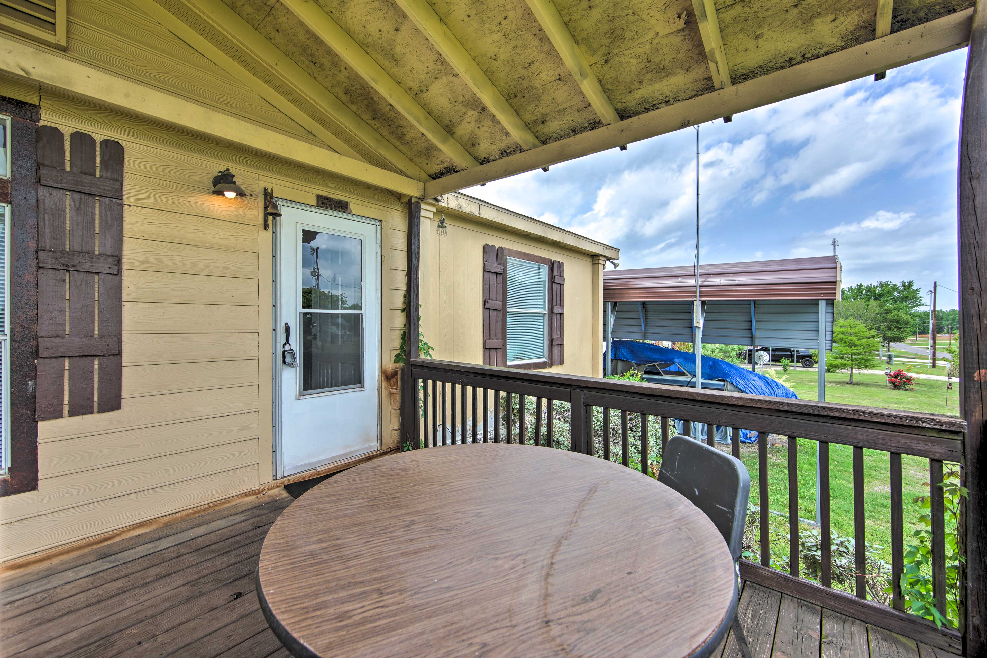 Exterior | Covered Deck | Outdoor Dining Area | Lockbox