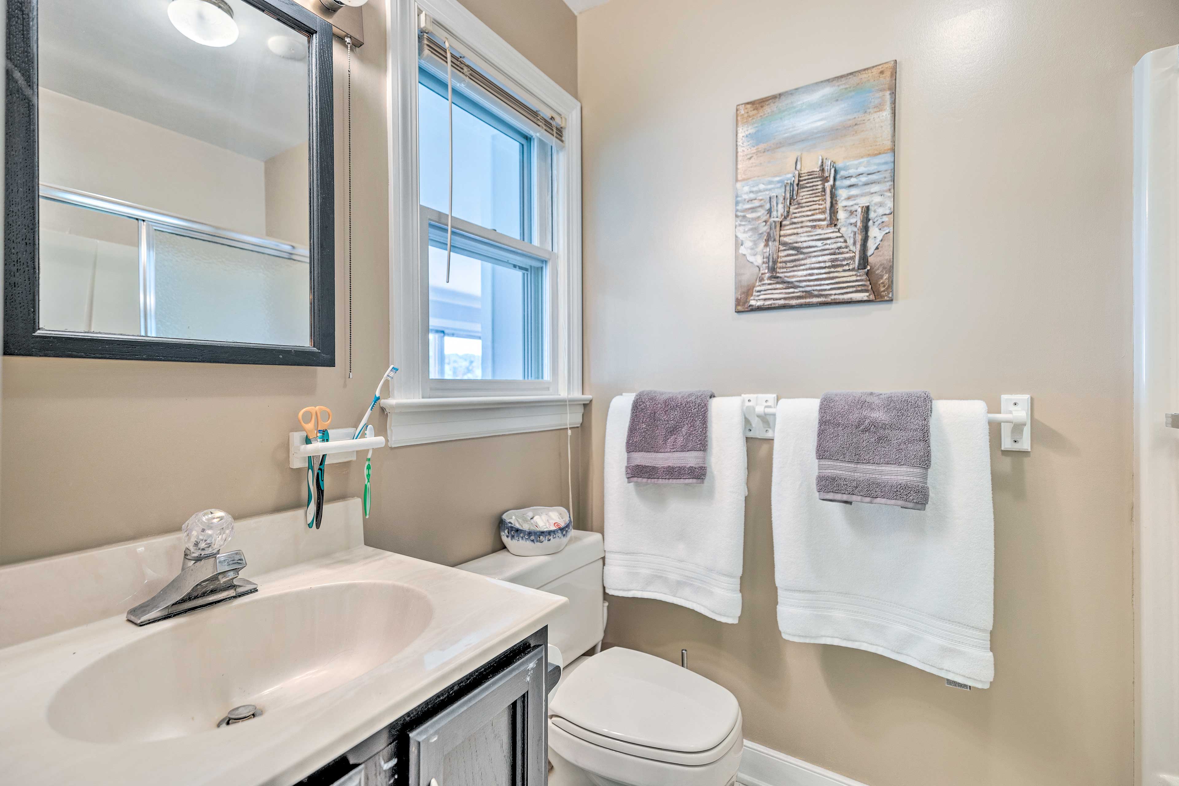 En-Suite Bathroom | Towels Provided | Complimentary Toiletries