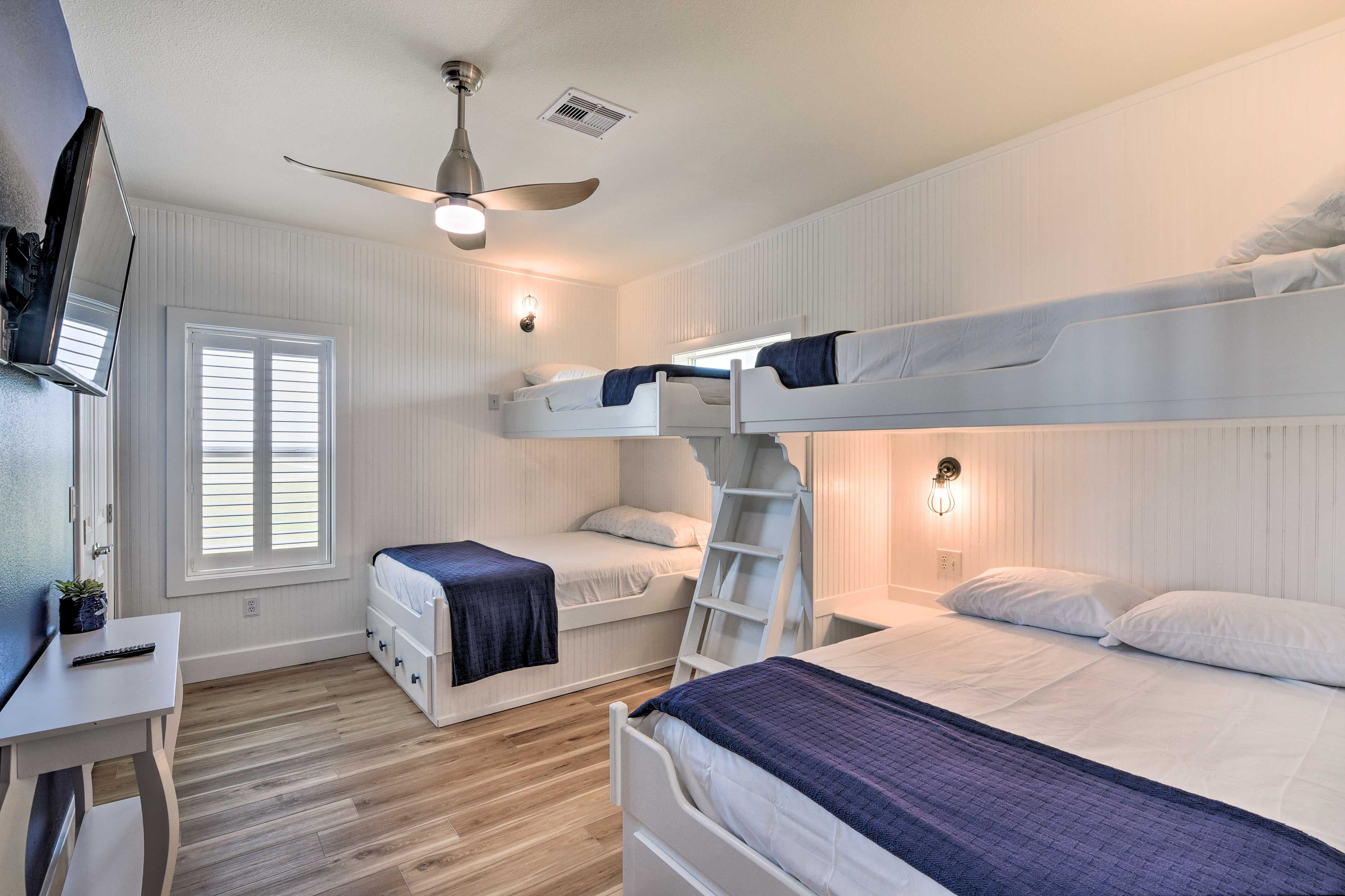 Bedroom 3 | 2 Twin/Full Bunk Beds | Linens & Towels Provided