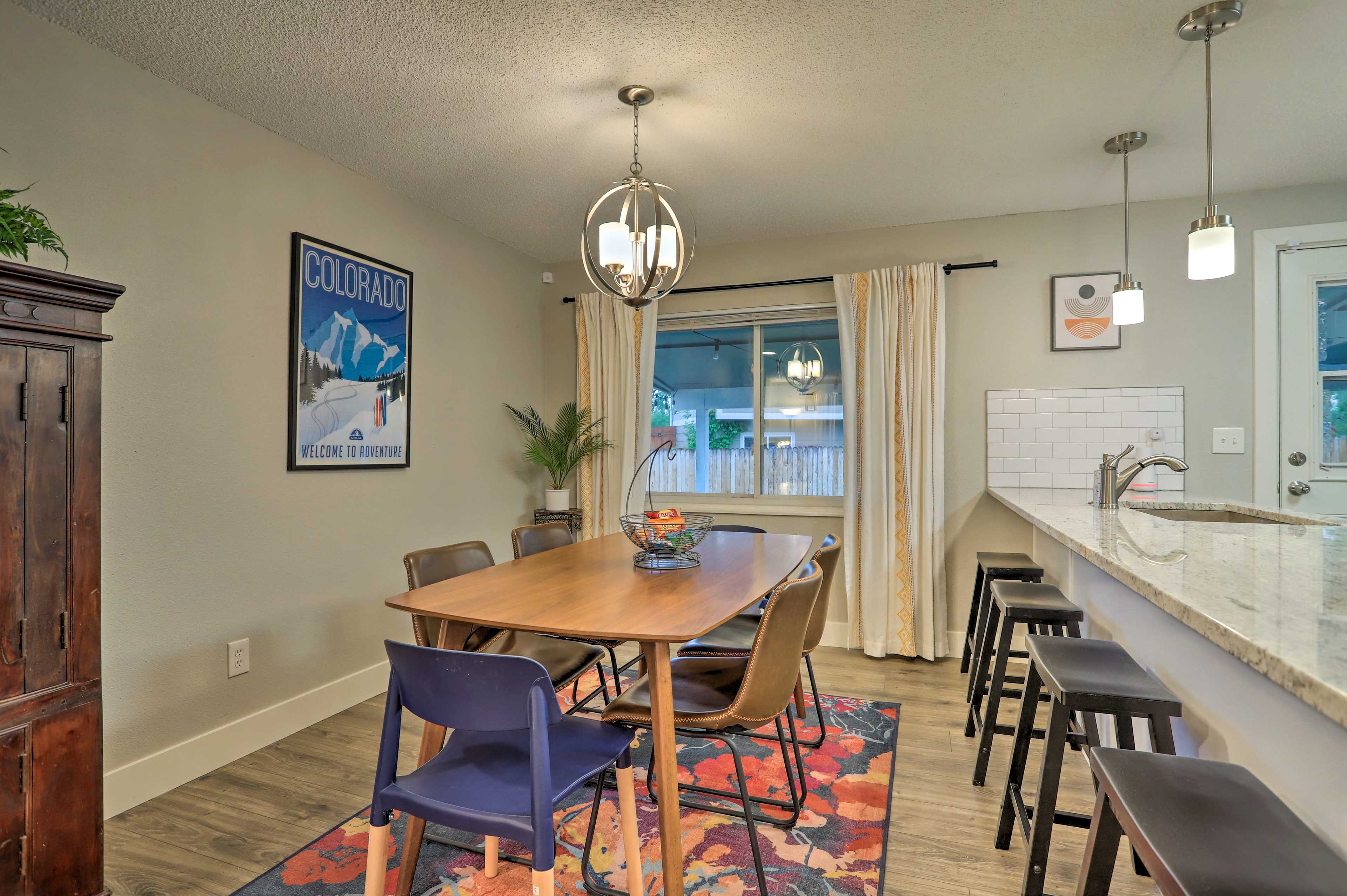 Dining Area | Dishware & Flatware Provided