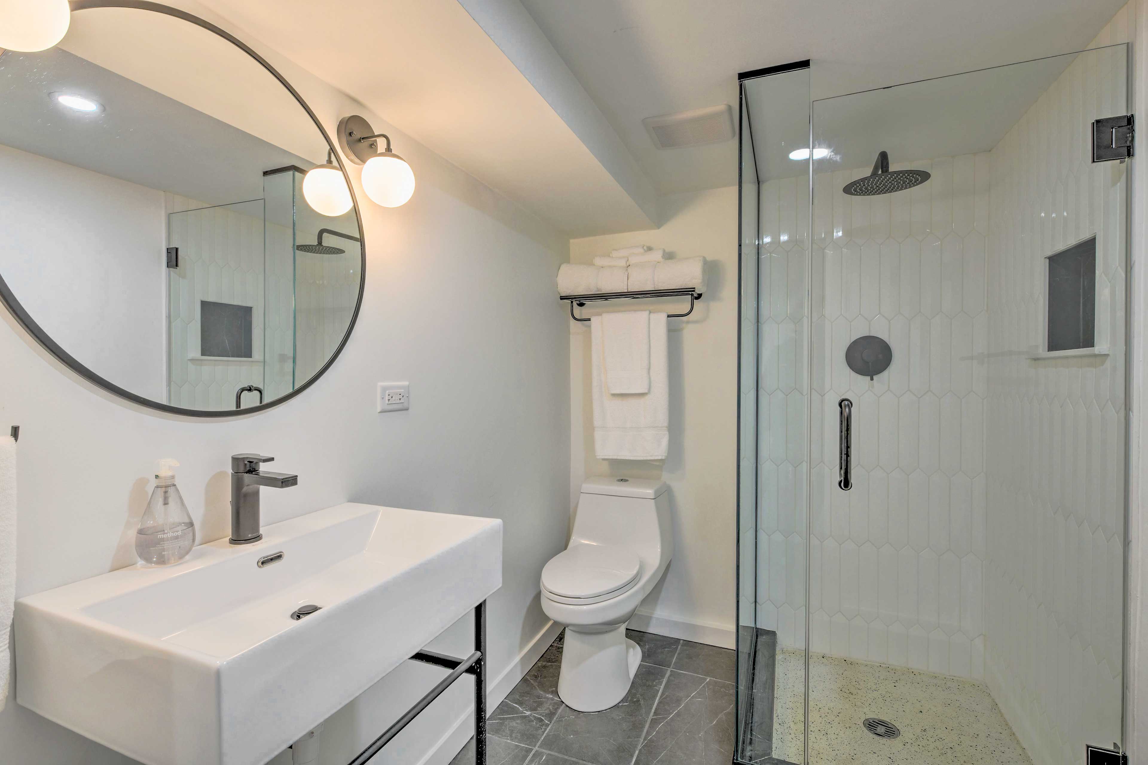 Full Bathroom | Towels Provided | Walk-In Shower