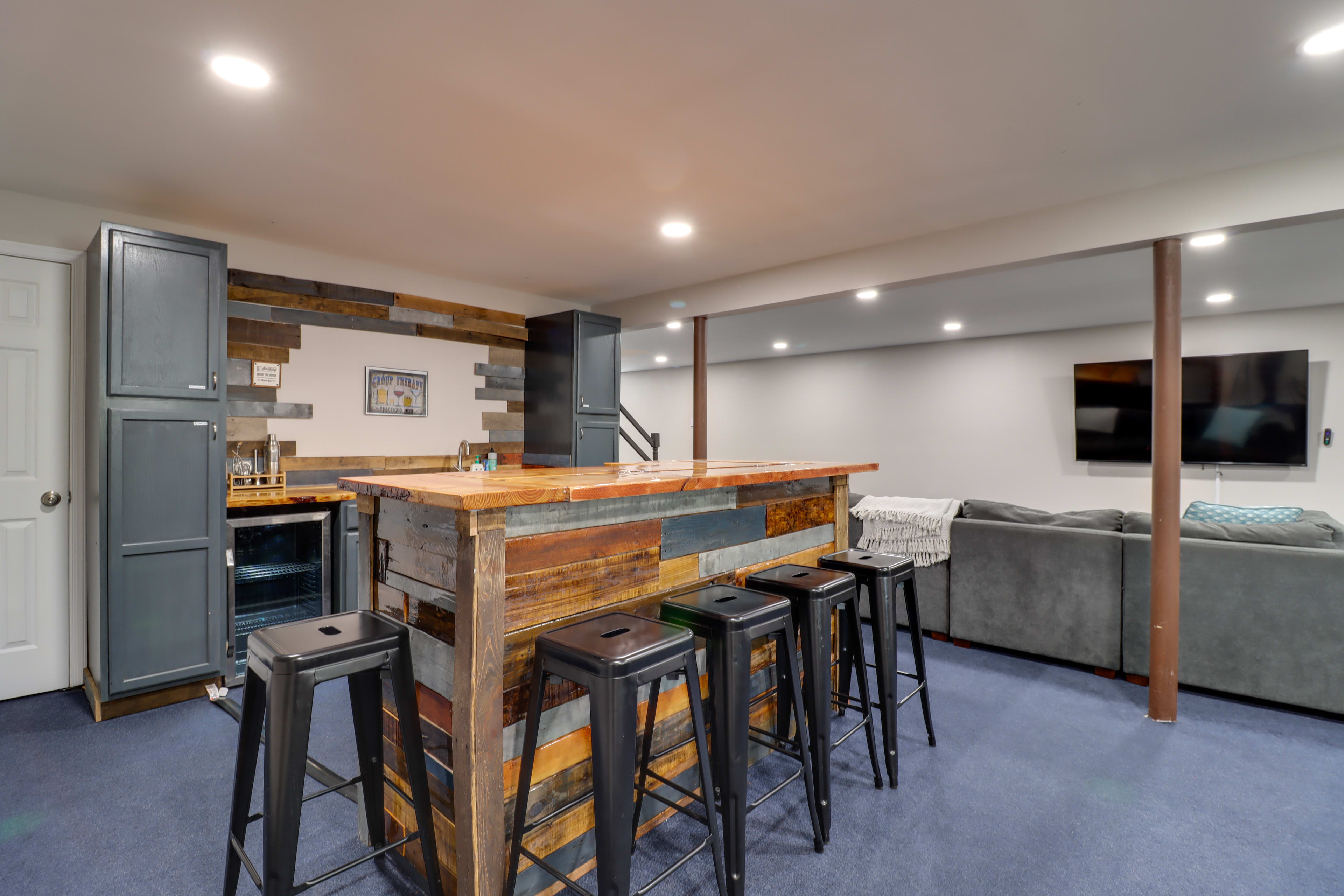 Game Room | Ground Floor | Smart TV | Wet Bar