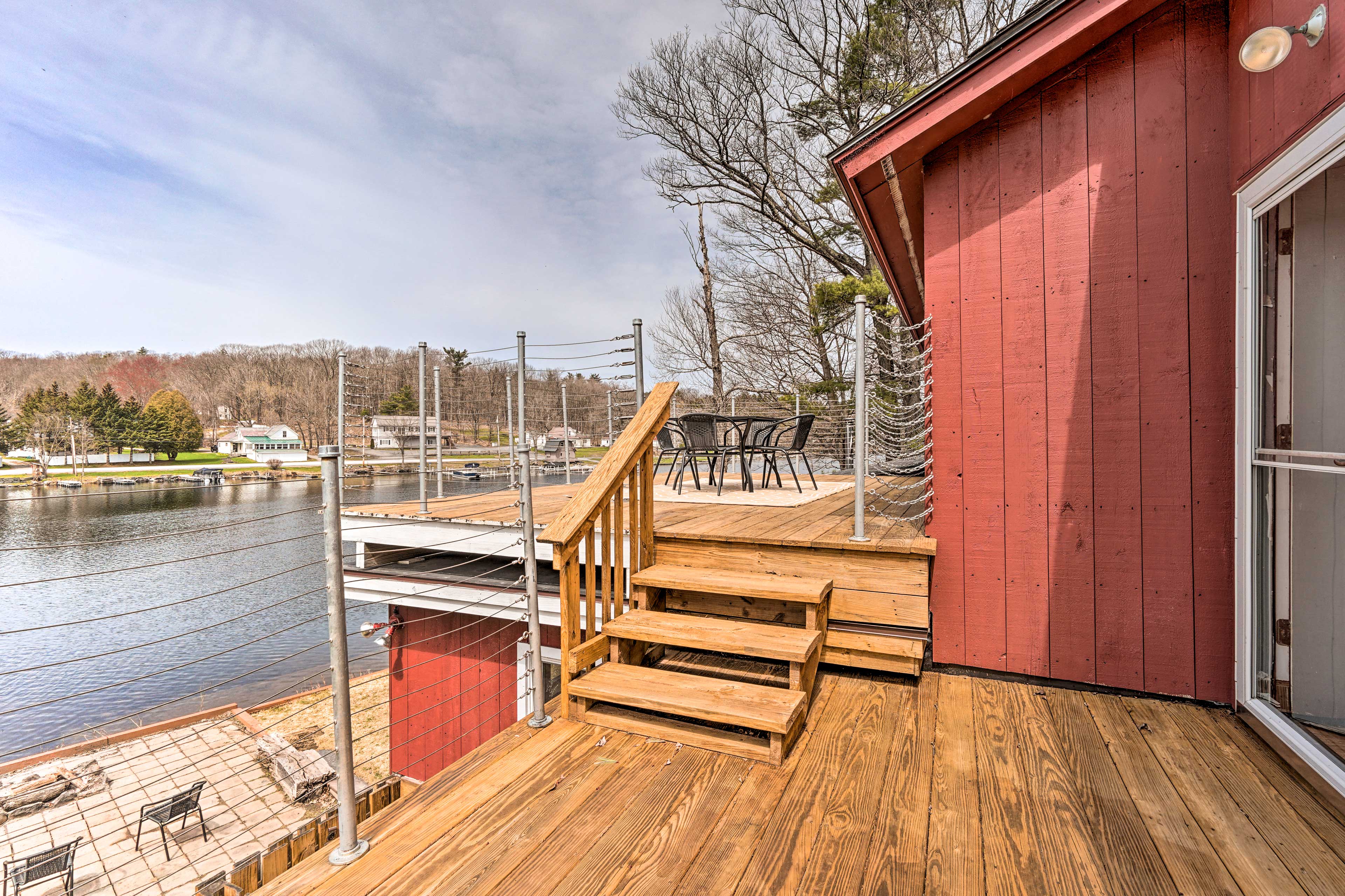 Spacious Deck | Outdoor Dining Area