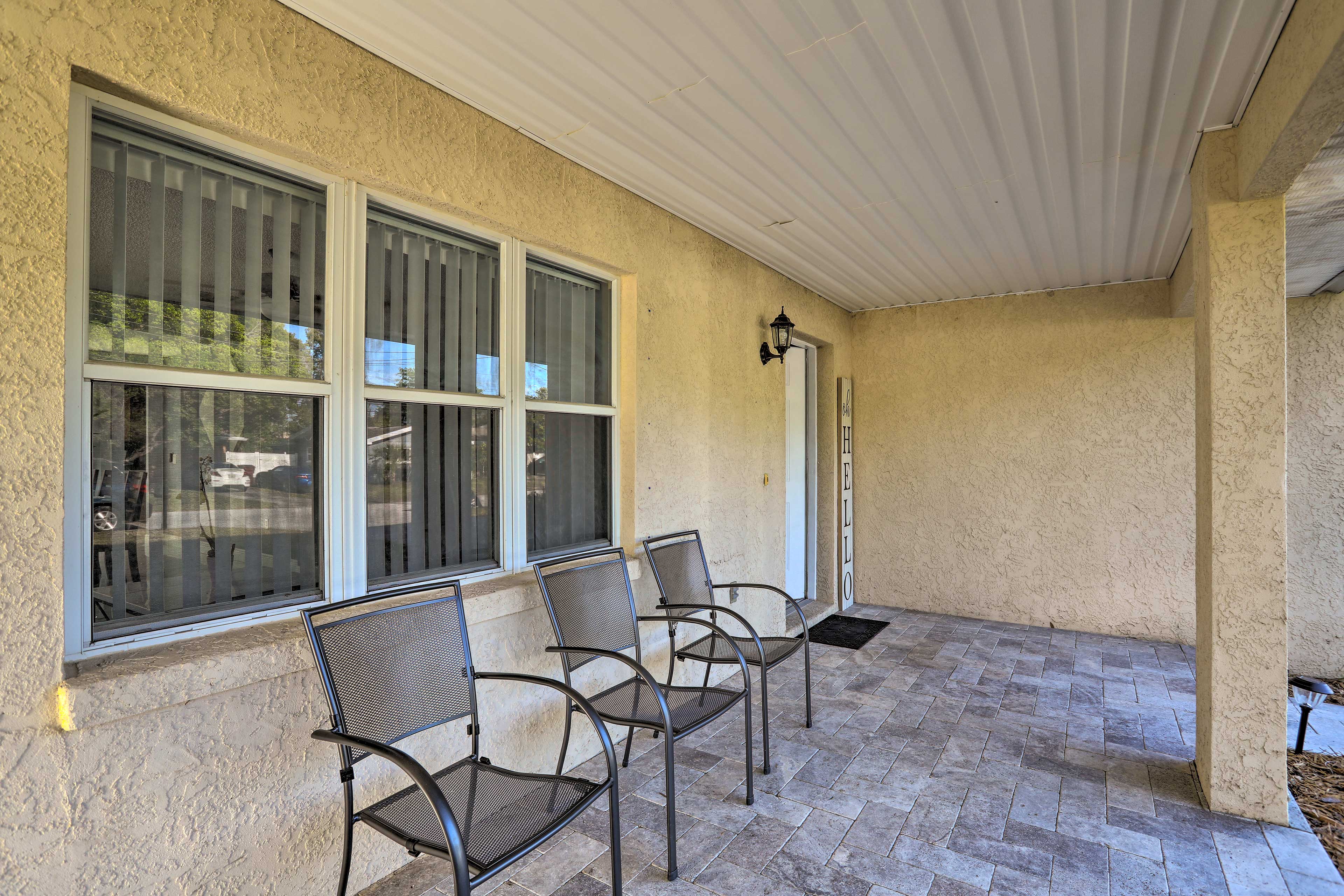 Front Porch/Entrance