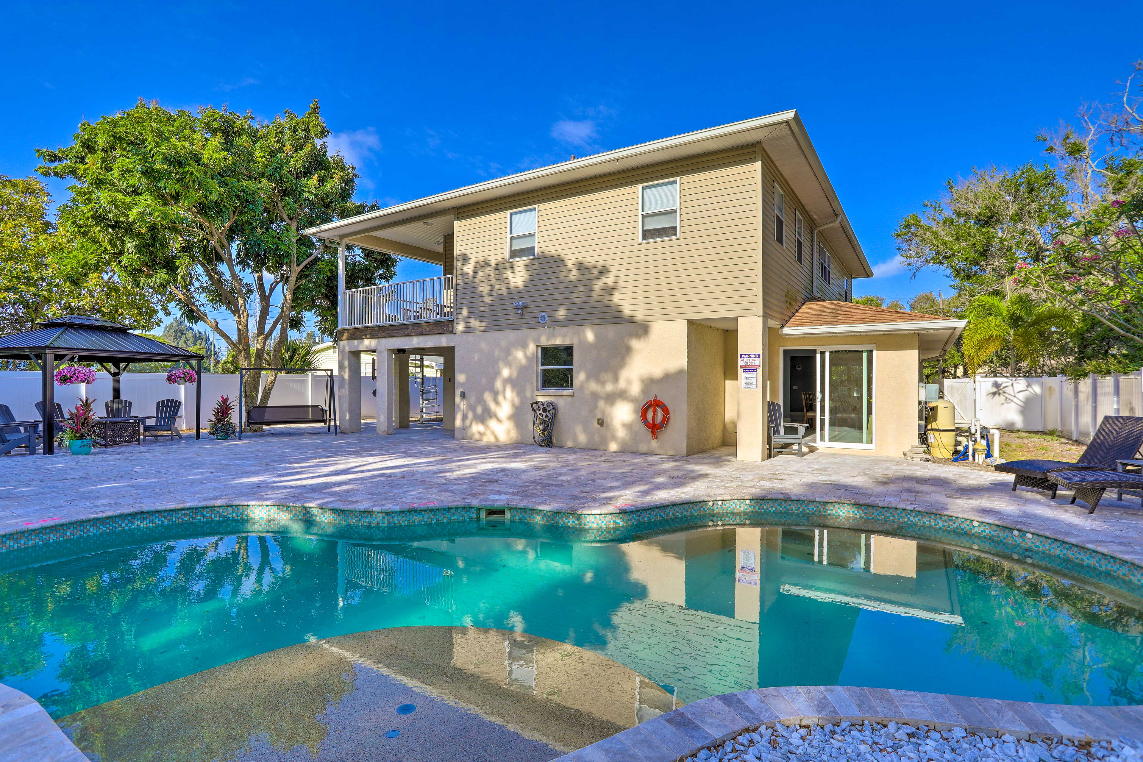 Modern Clearwater Home w/ Deck: 9 Mi to Beach