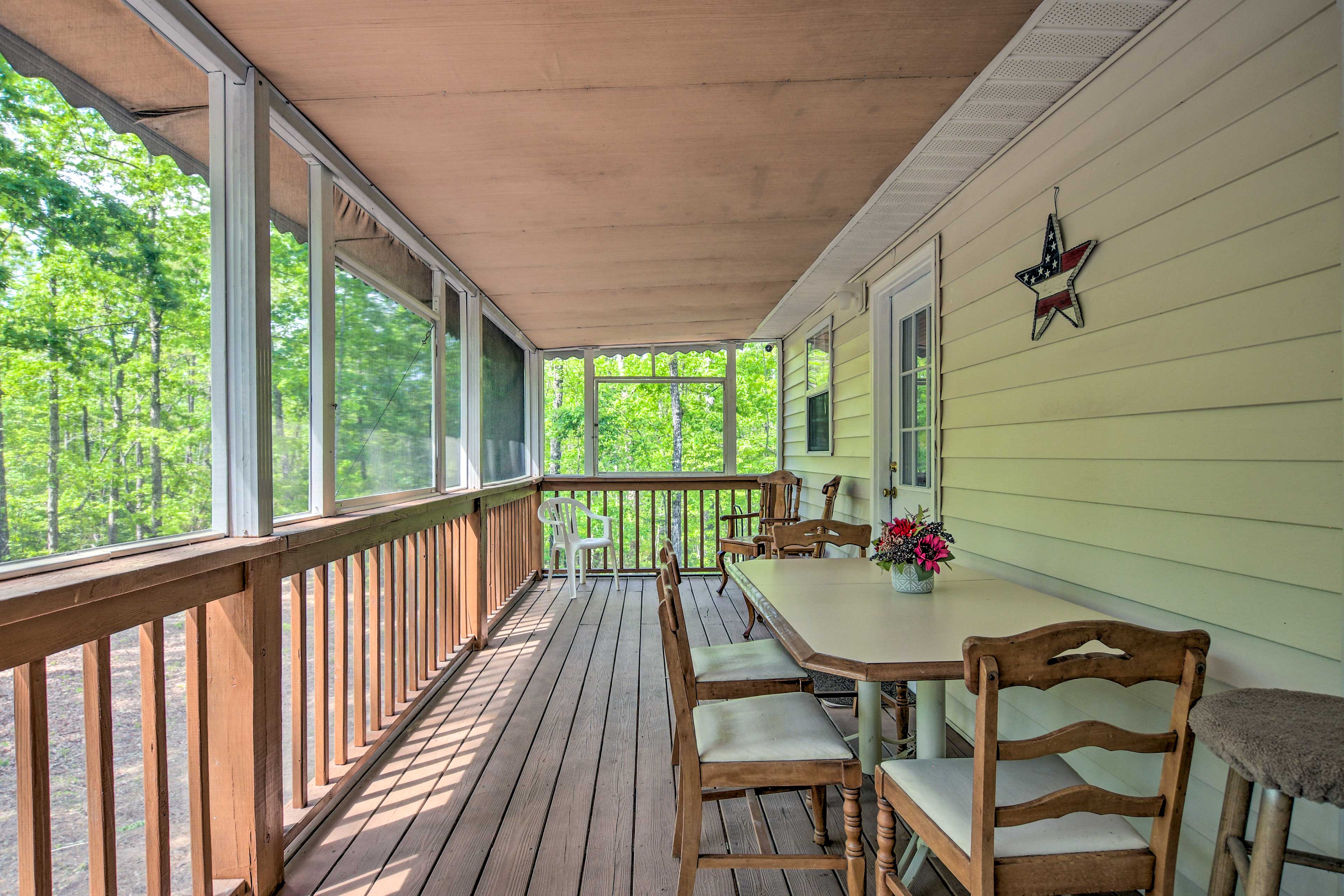 Exterior | Furnished Screened Porch | Outdoor Dining Area