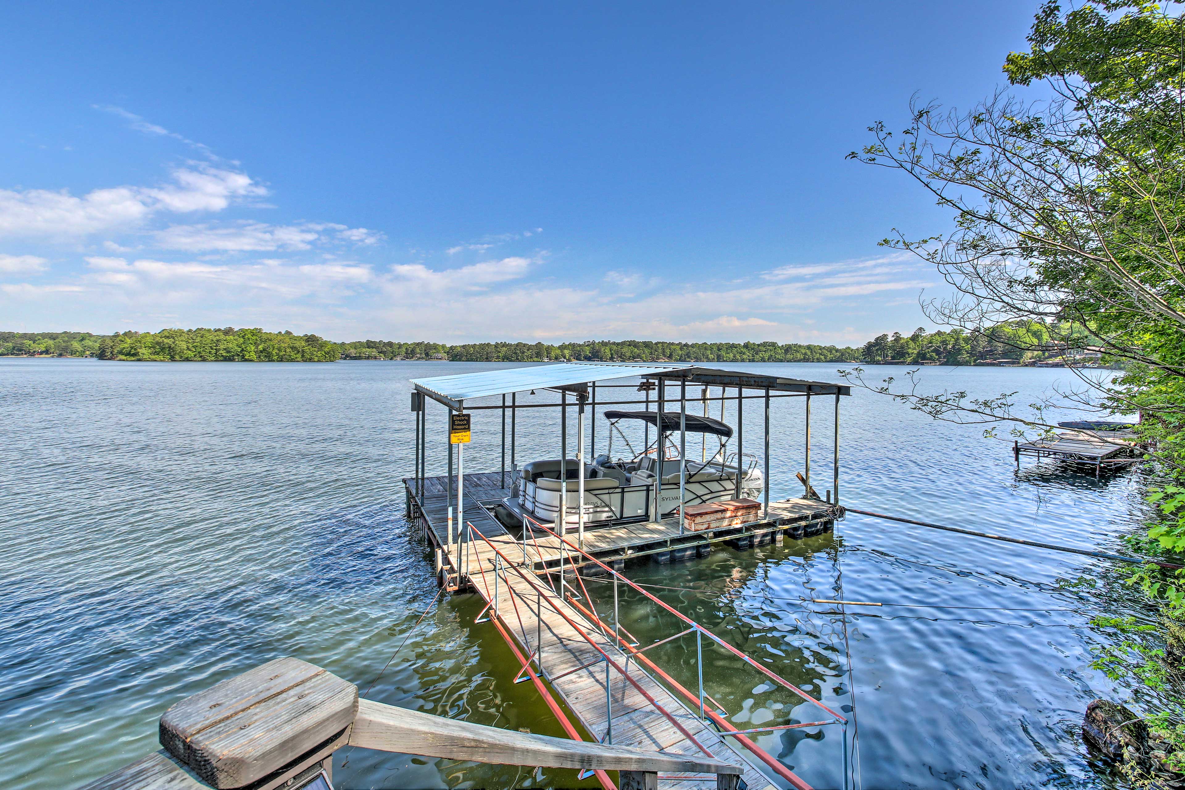 Lake Access | 2 Boat Slips | 26-Foot Boats Max