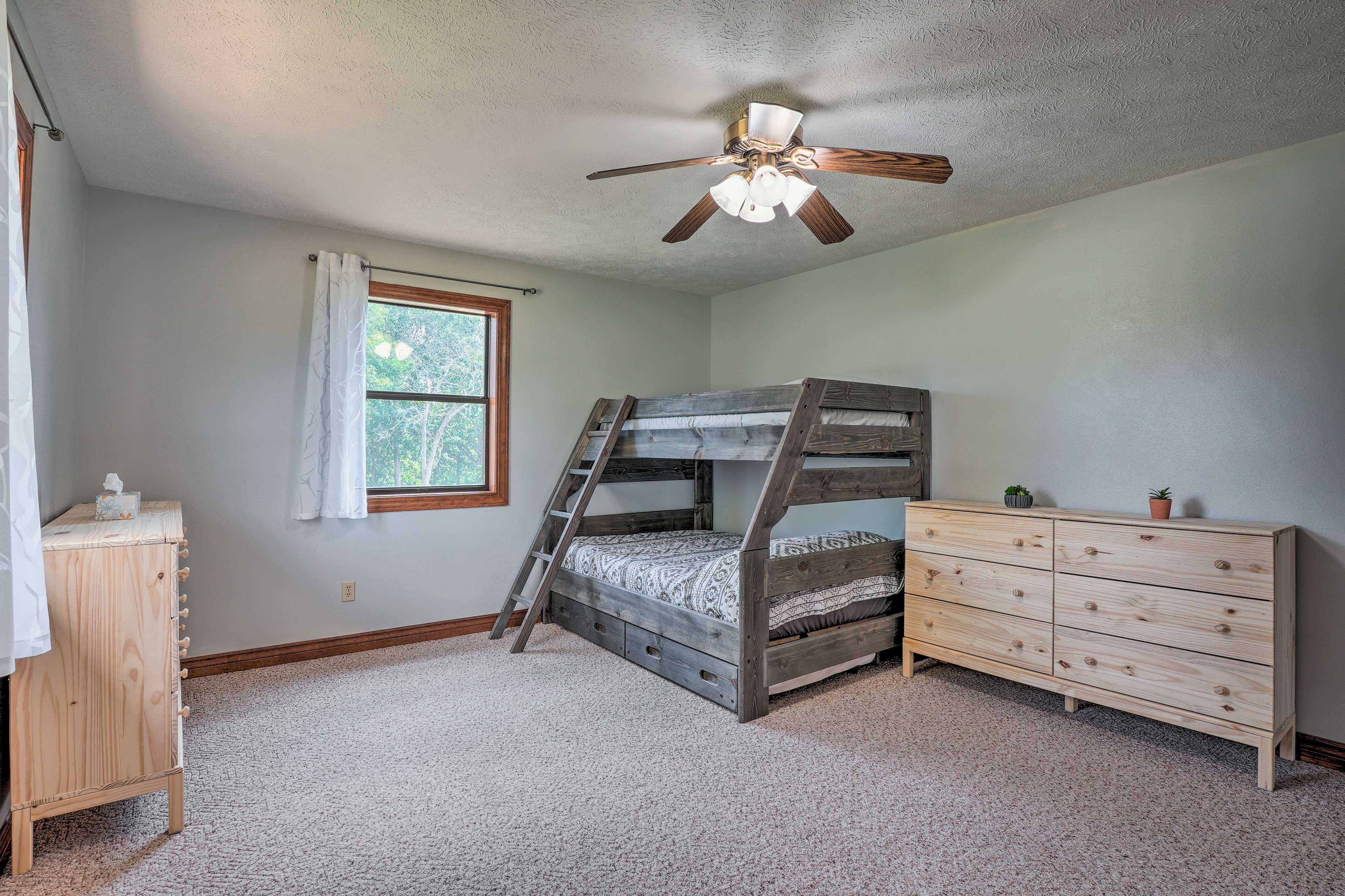 Bedroom 2 | Twin/Full Bunk Bed w/ Trundle