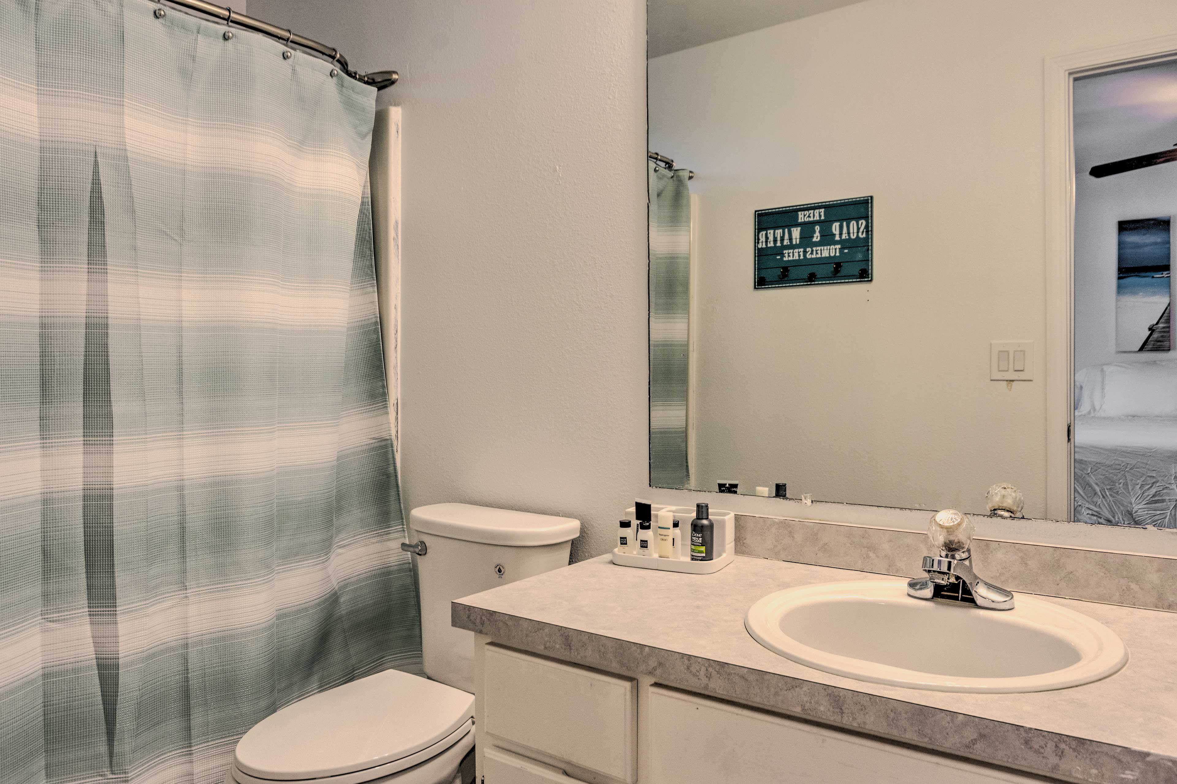 En-Suite Bathroom | Towels Provided | Complimentary Toiletries | Hair Dryer