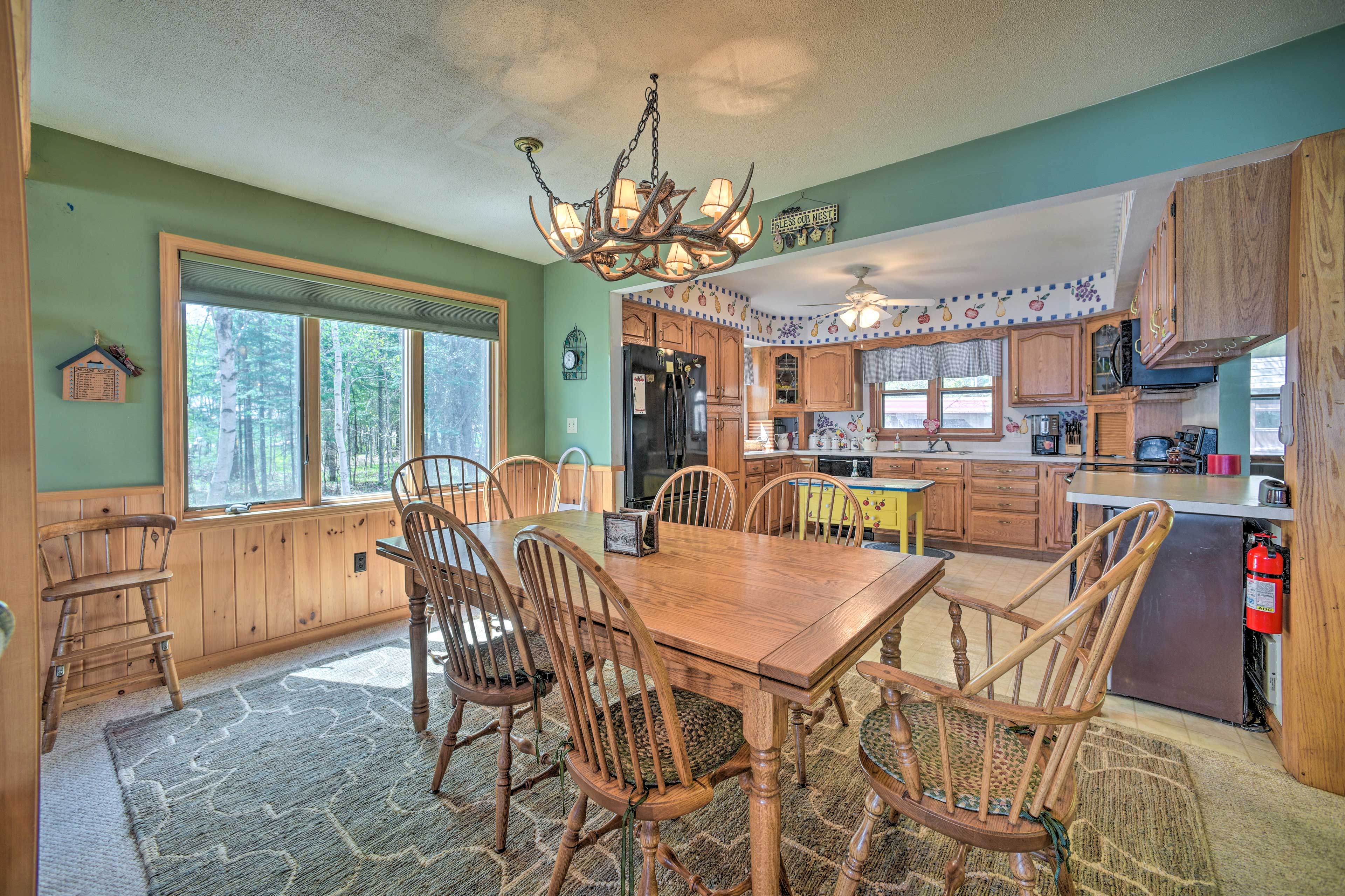 Dining Room | Dishware/Flatware Provided