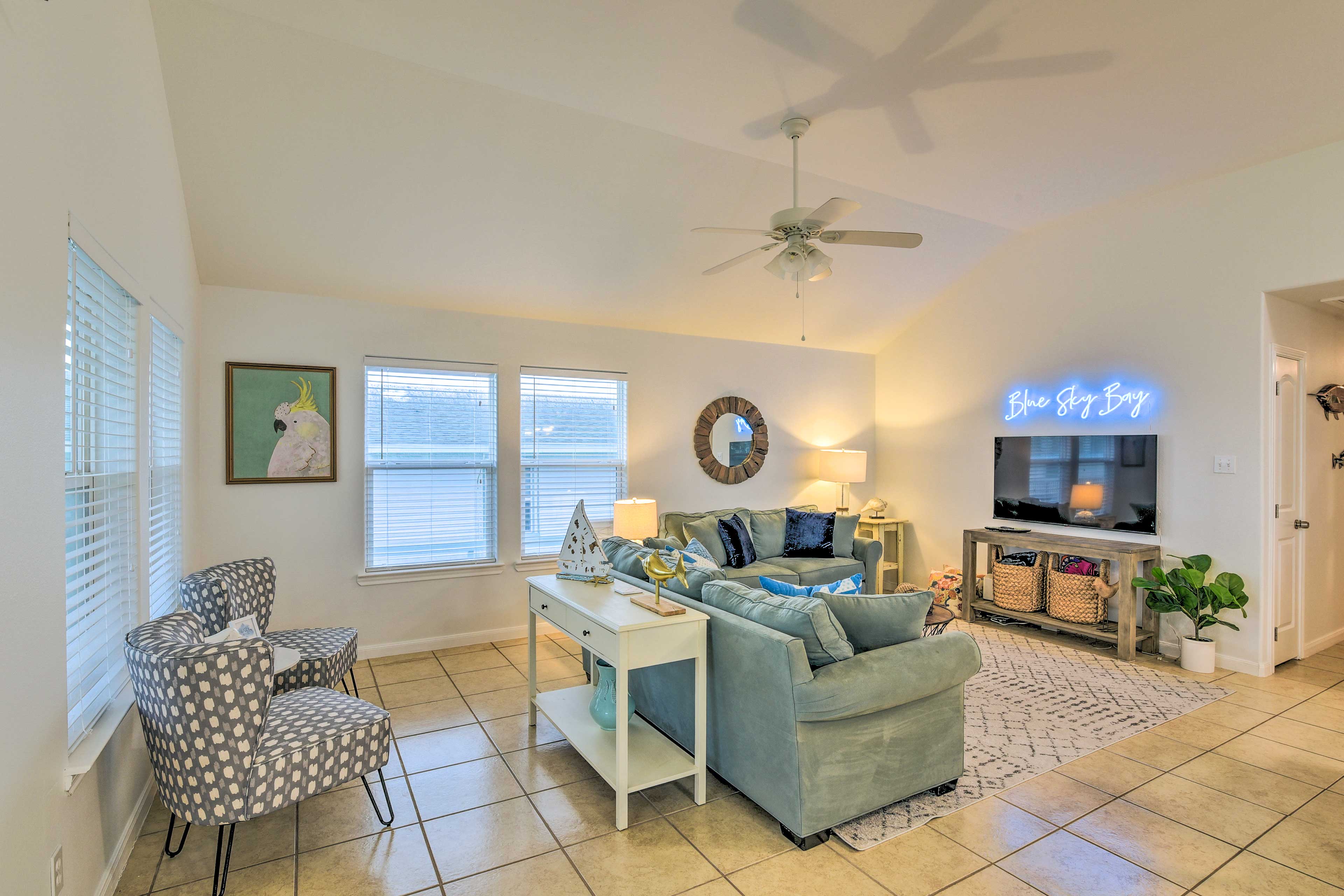 Living Room | Smart TV | Washer & Dryer