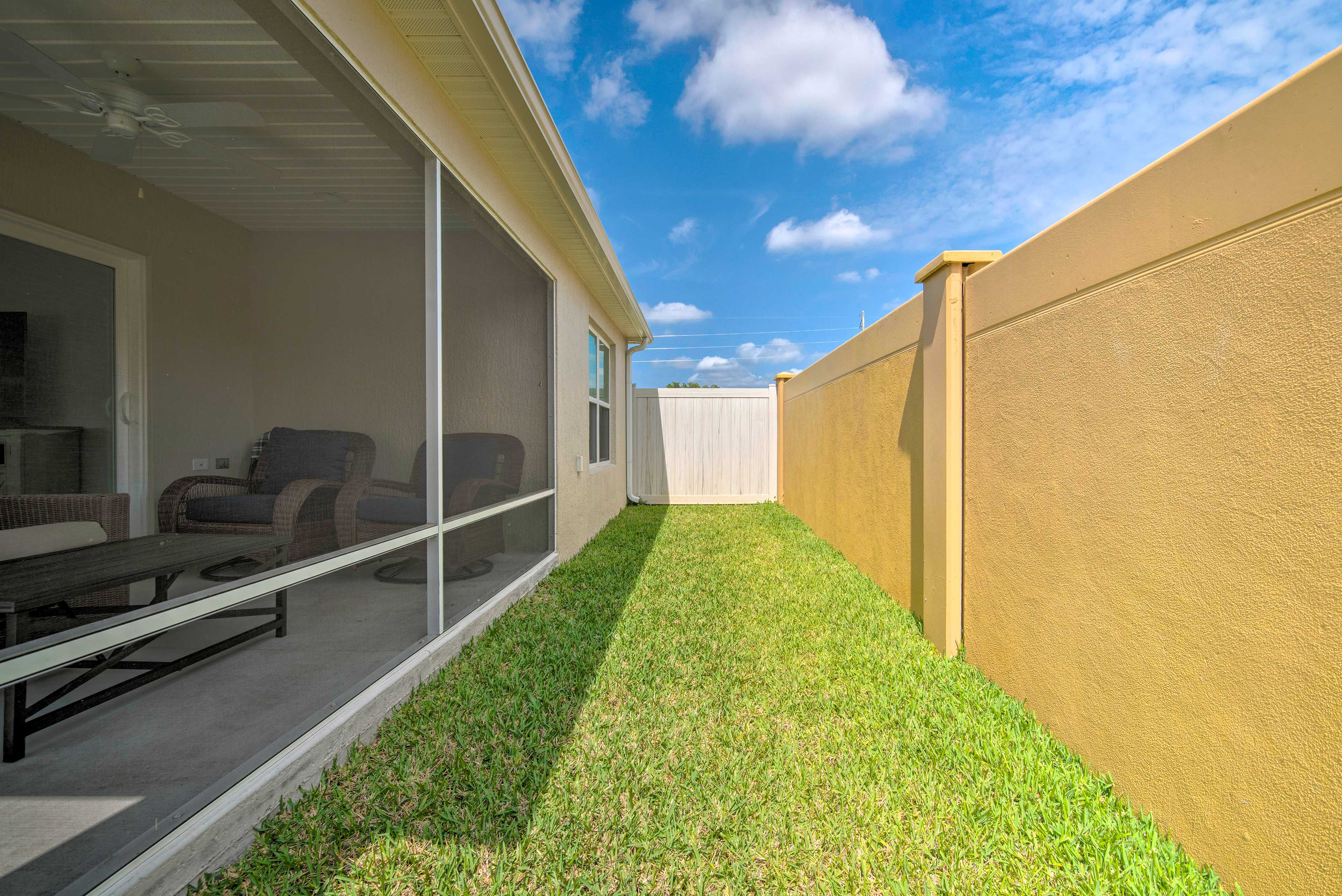 Lanai | Yard w/ Privacy Fence