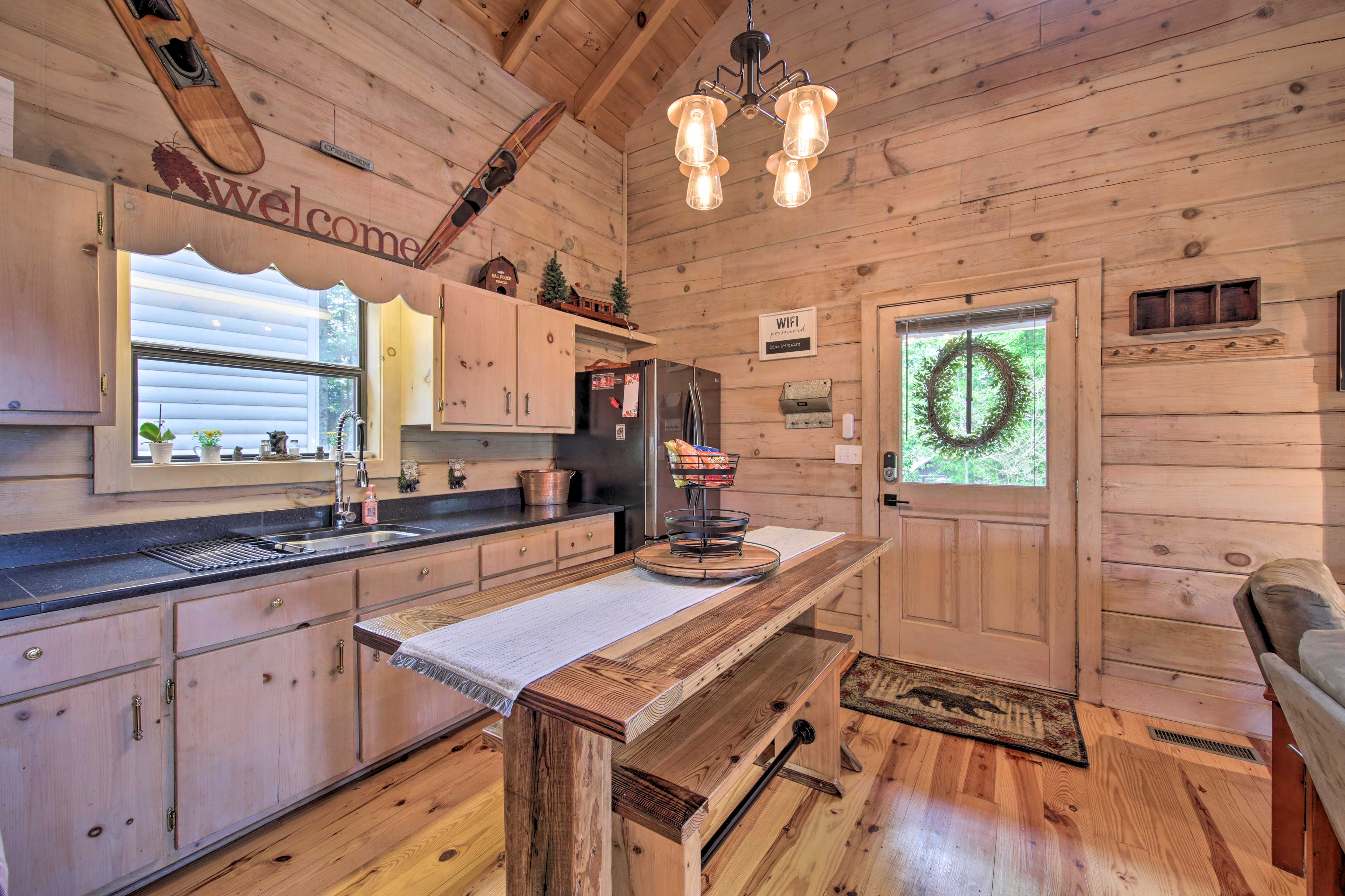 Dining Area | Dishware & Flatware Provided