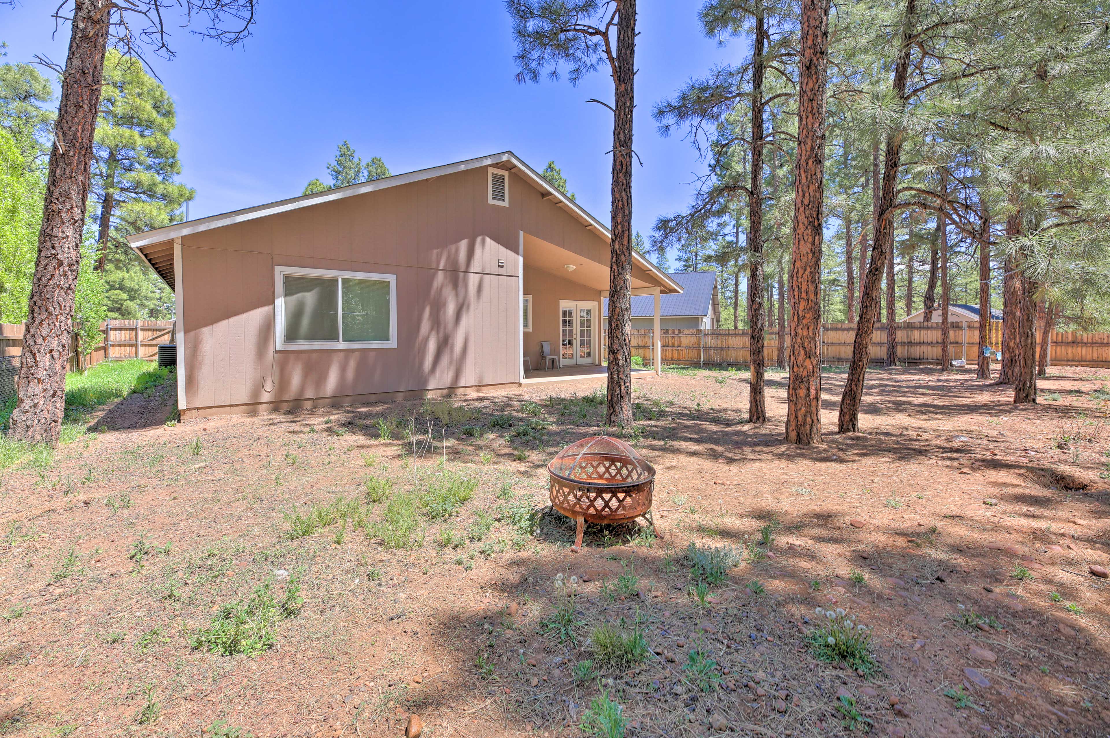 Backyard | Fire Pit | Outdoor Seating