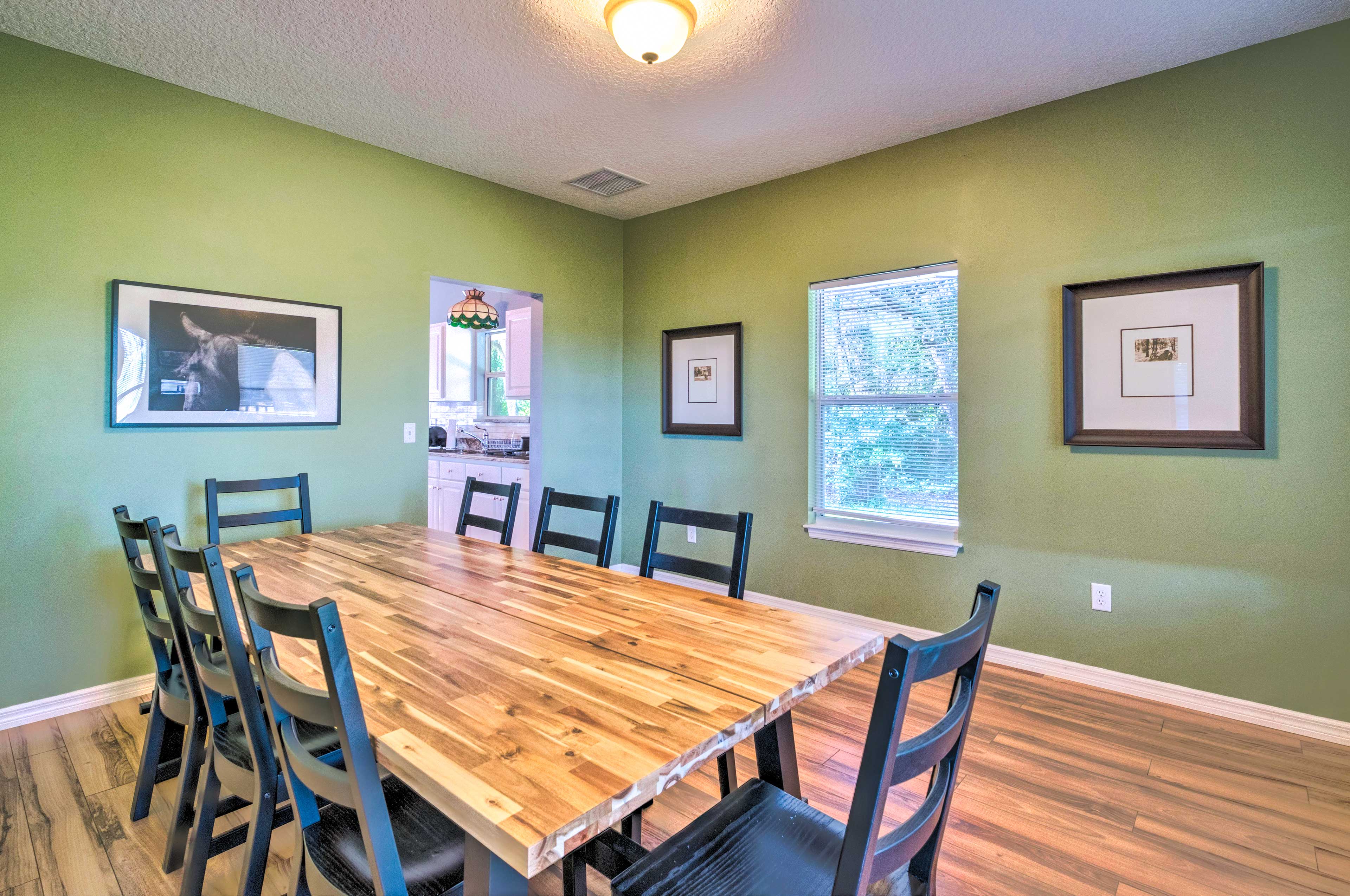 Dining Area | Dishware & Flatware Provided