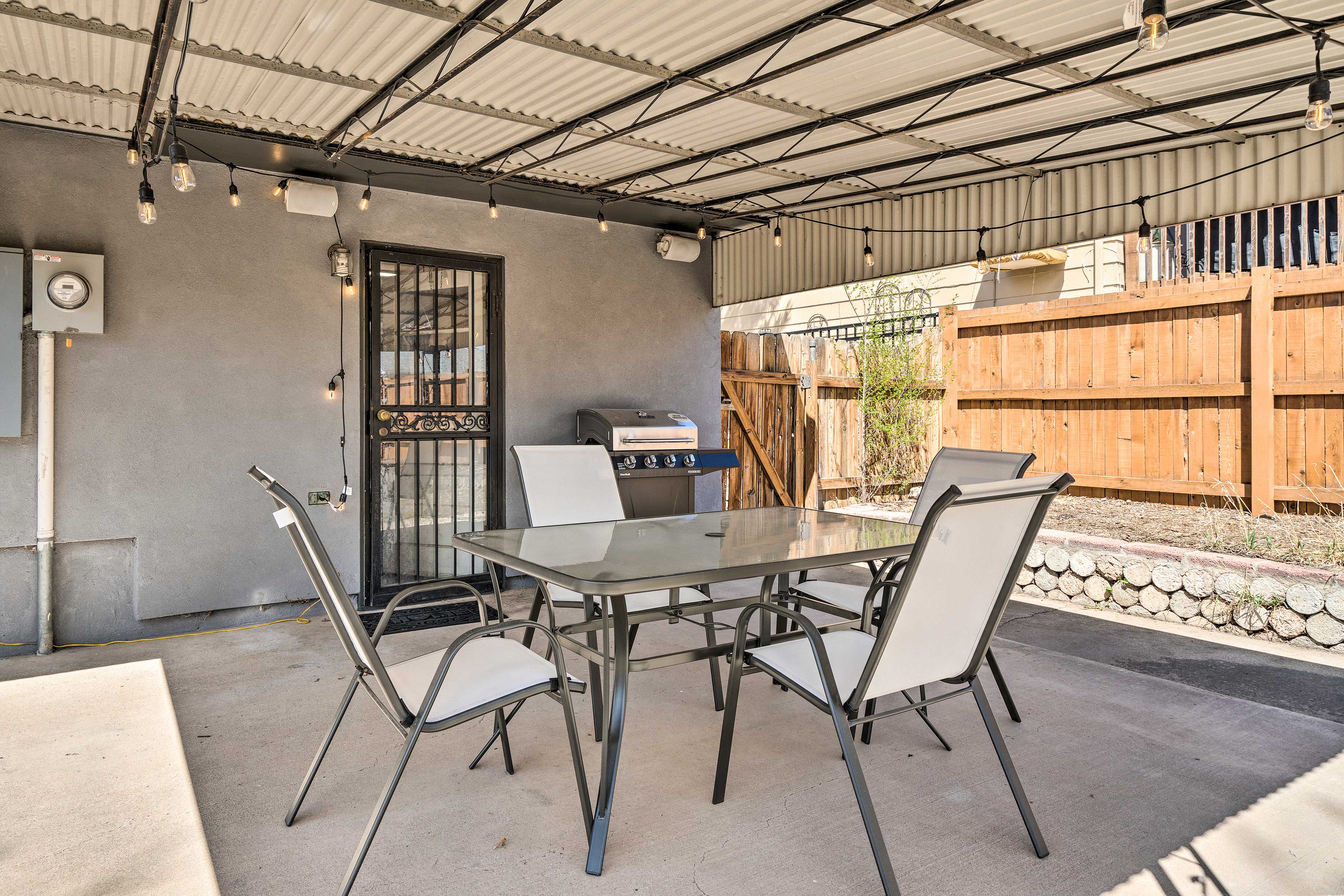 Private Yard | Gas Grill