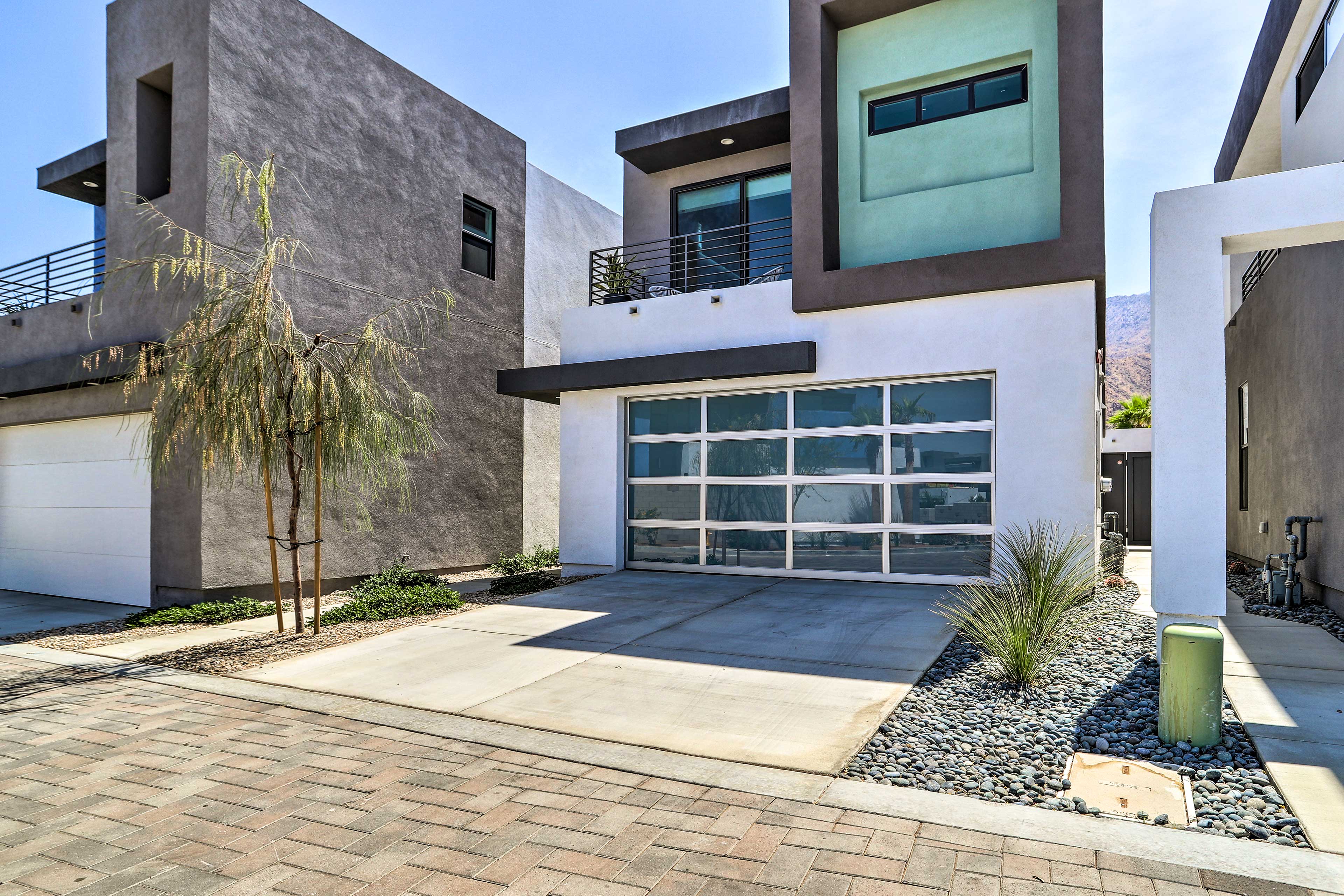 House Exterior | Garage (2 Vehicles) | Driveway (2 Vehicles)