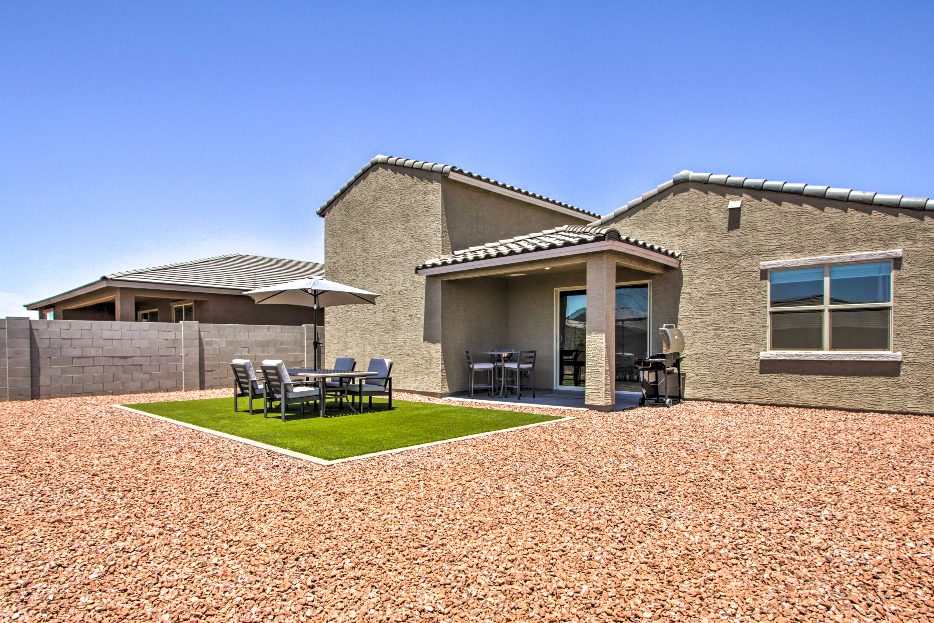 Fenced-In Backyard | Outdoor Dining Area