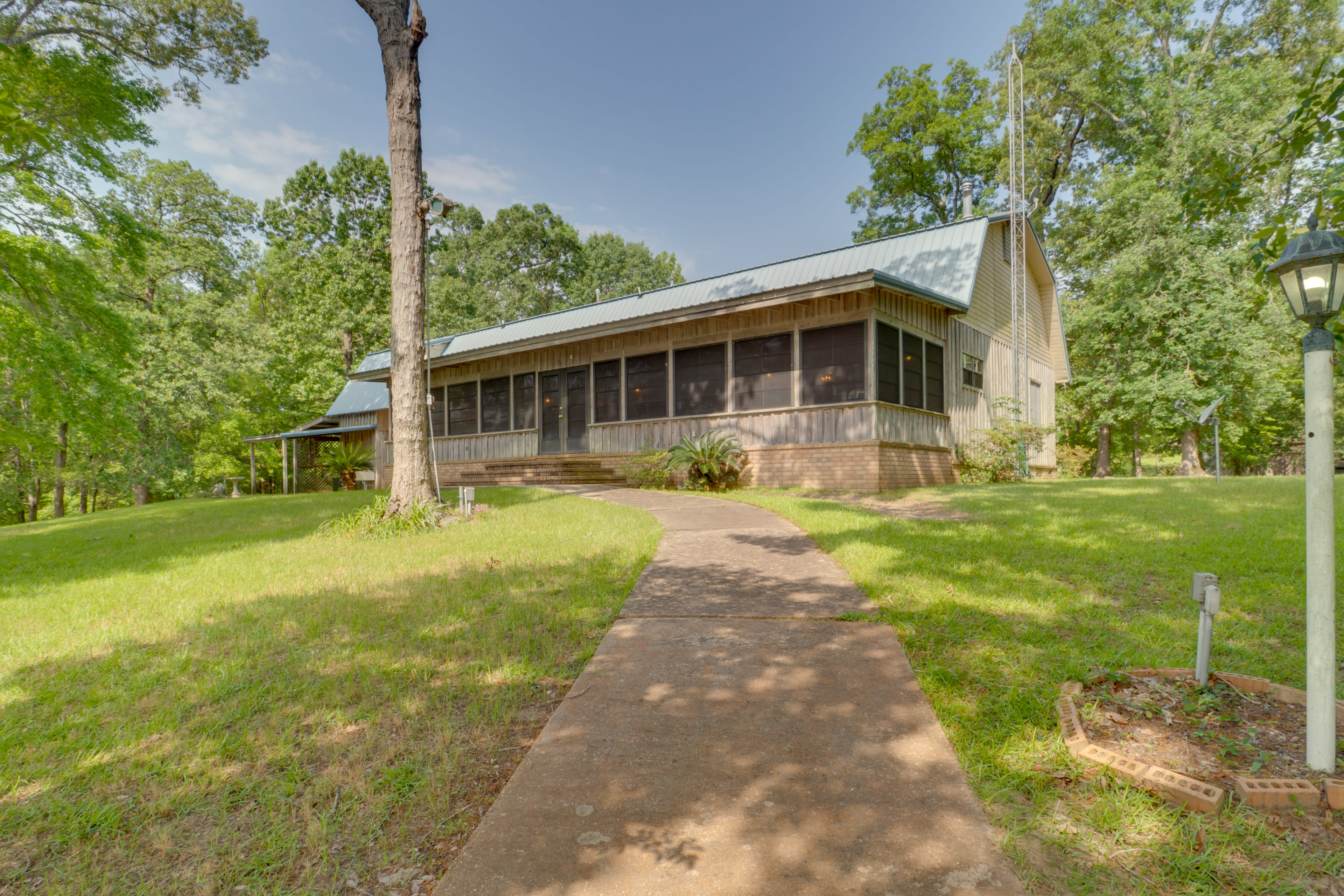 Beautiful Toledo Bend Retreat w/ Private Dock