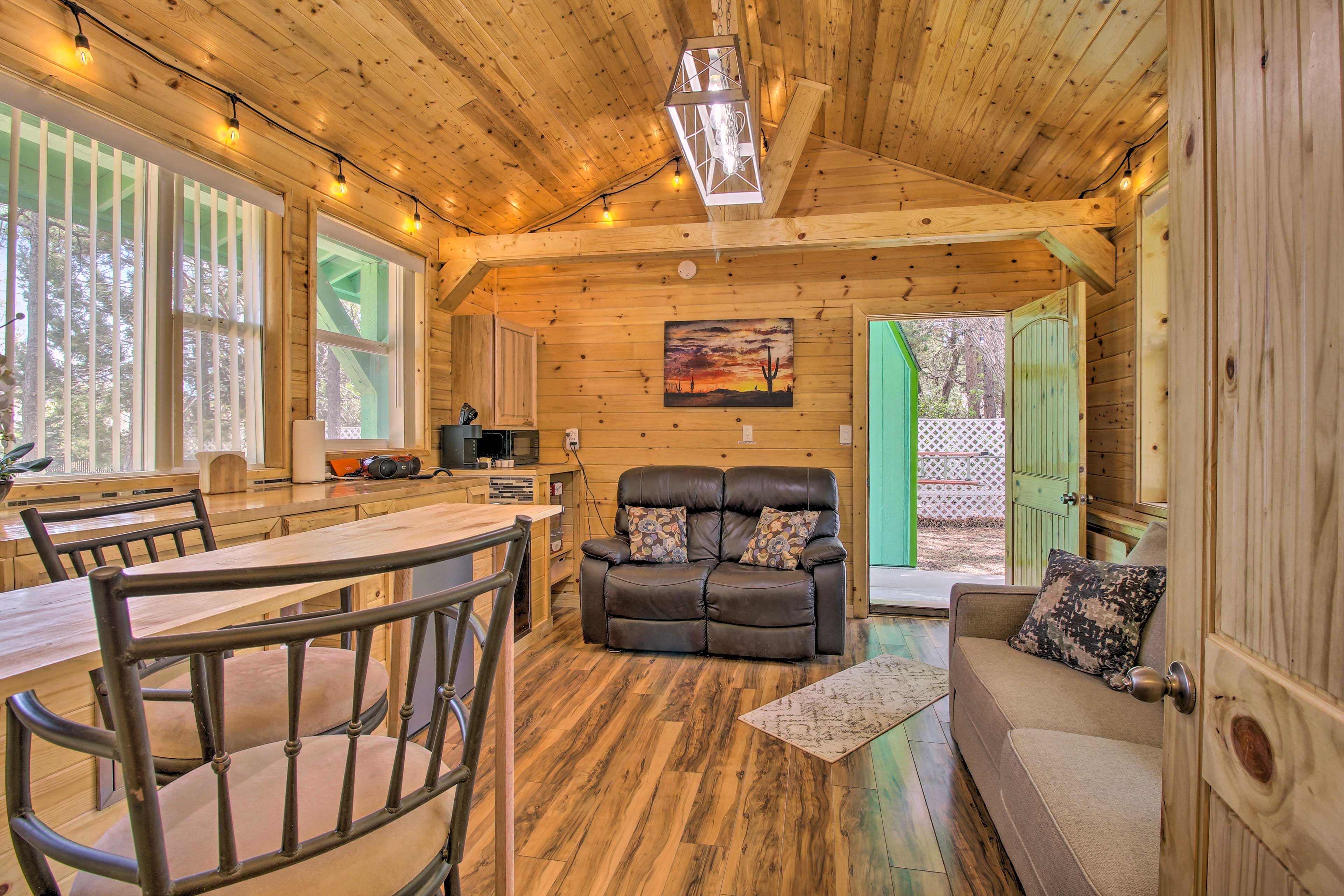 Dining Area | Dishware & Flatware Provided