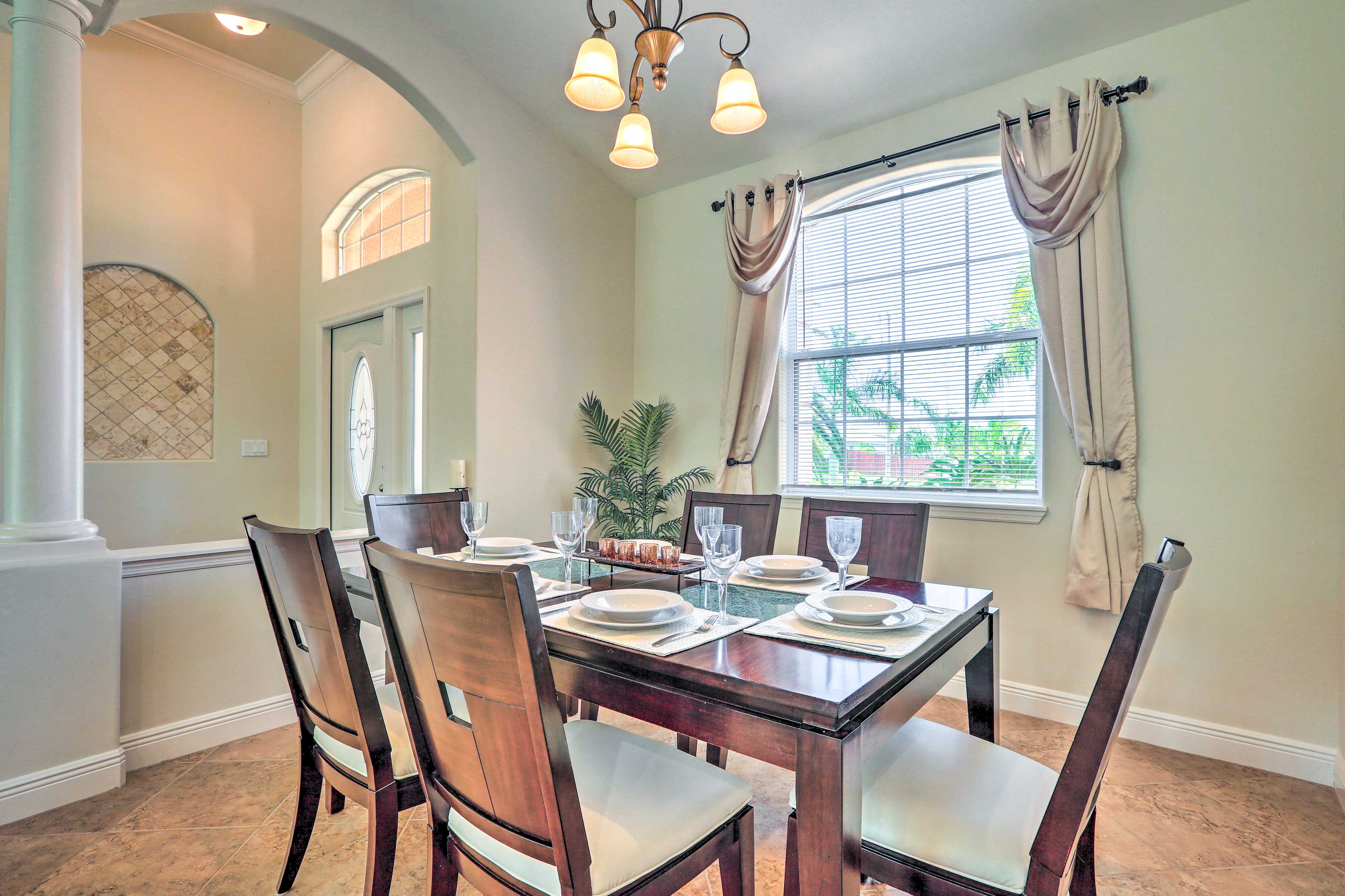 Dining Room | Dishware & Flatware Provided