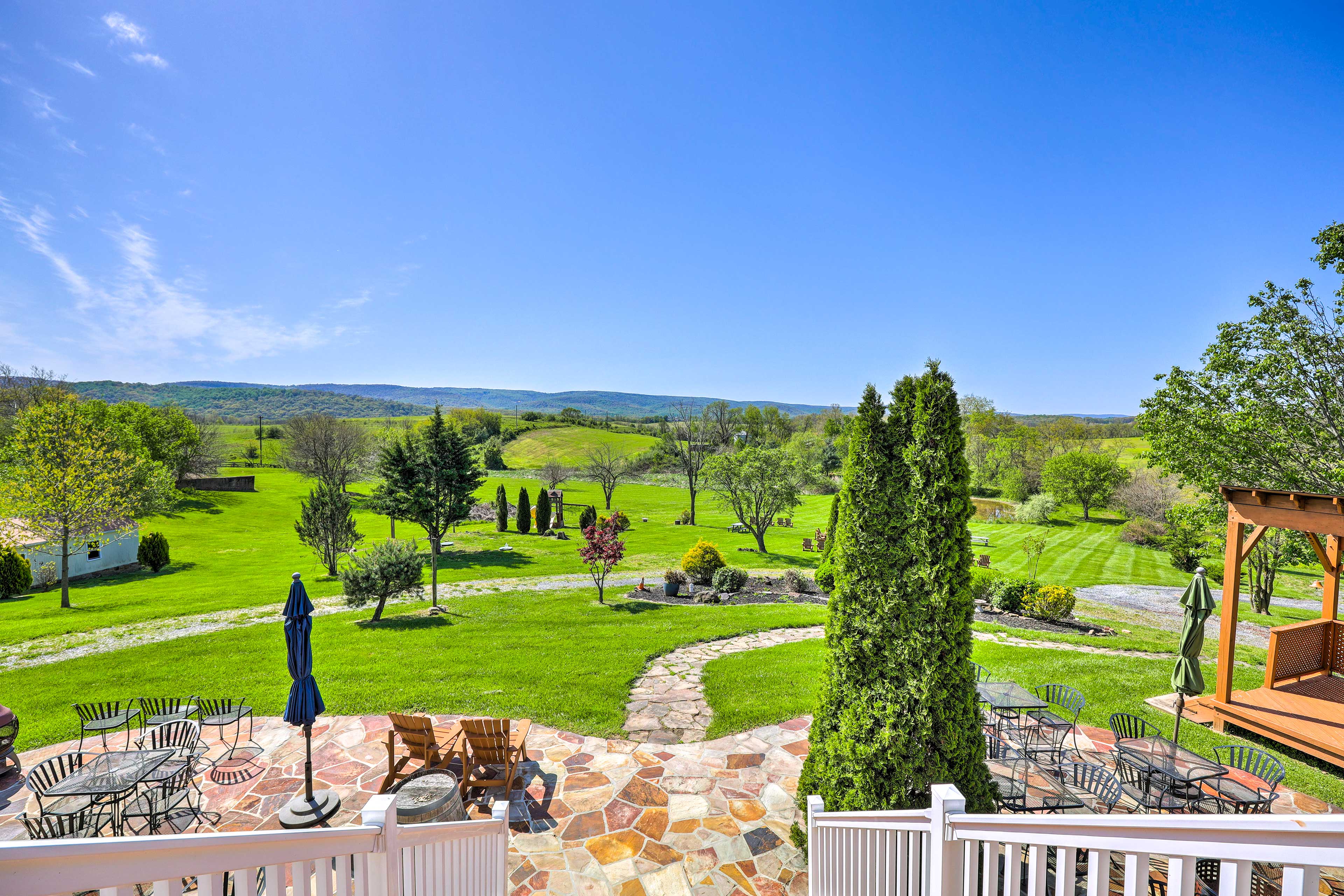 Private Yard | Patio | Mtn & Winery Views | Outdoor Dining Areas