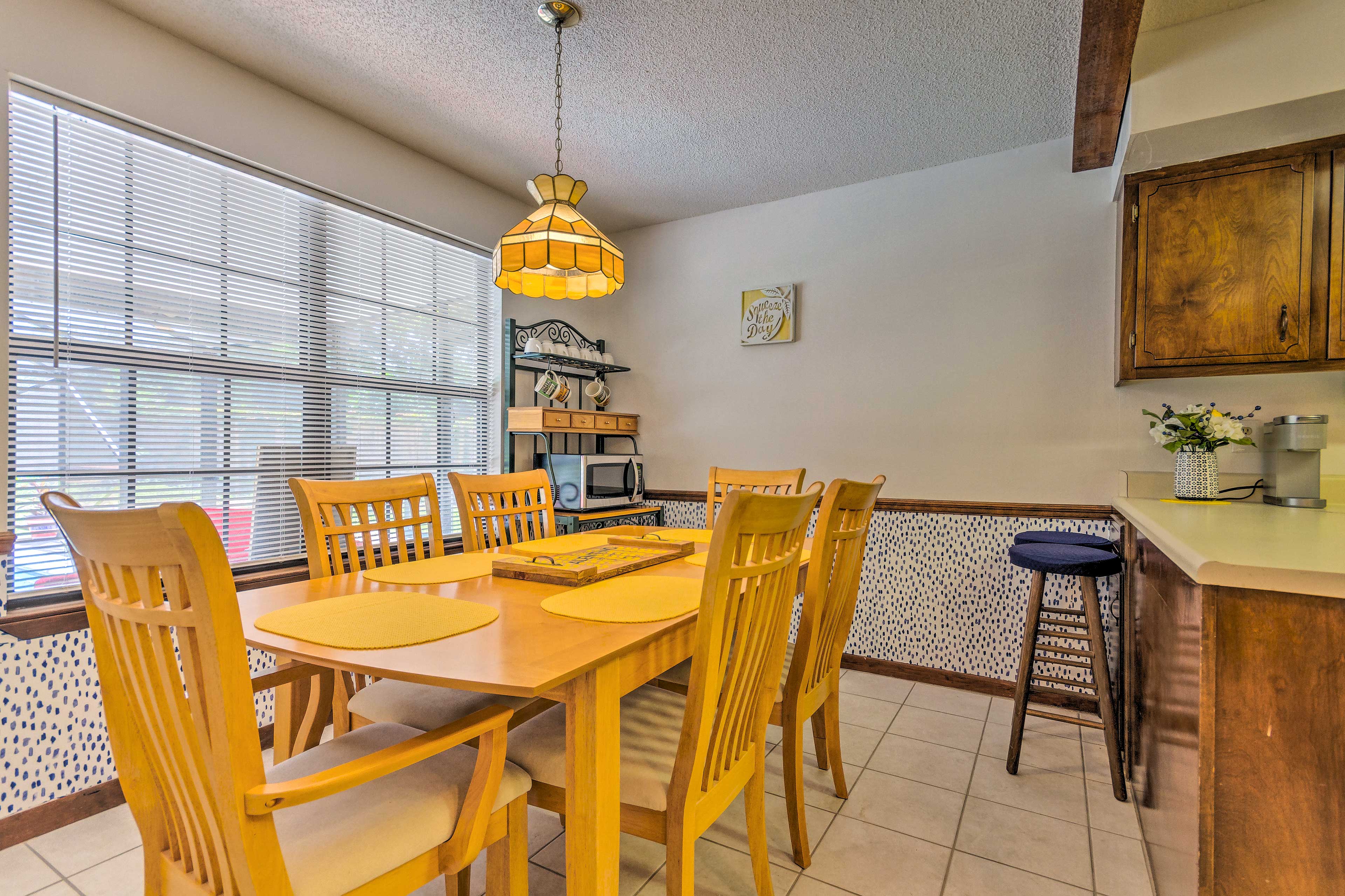 Dining Area | Dishware Provided