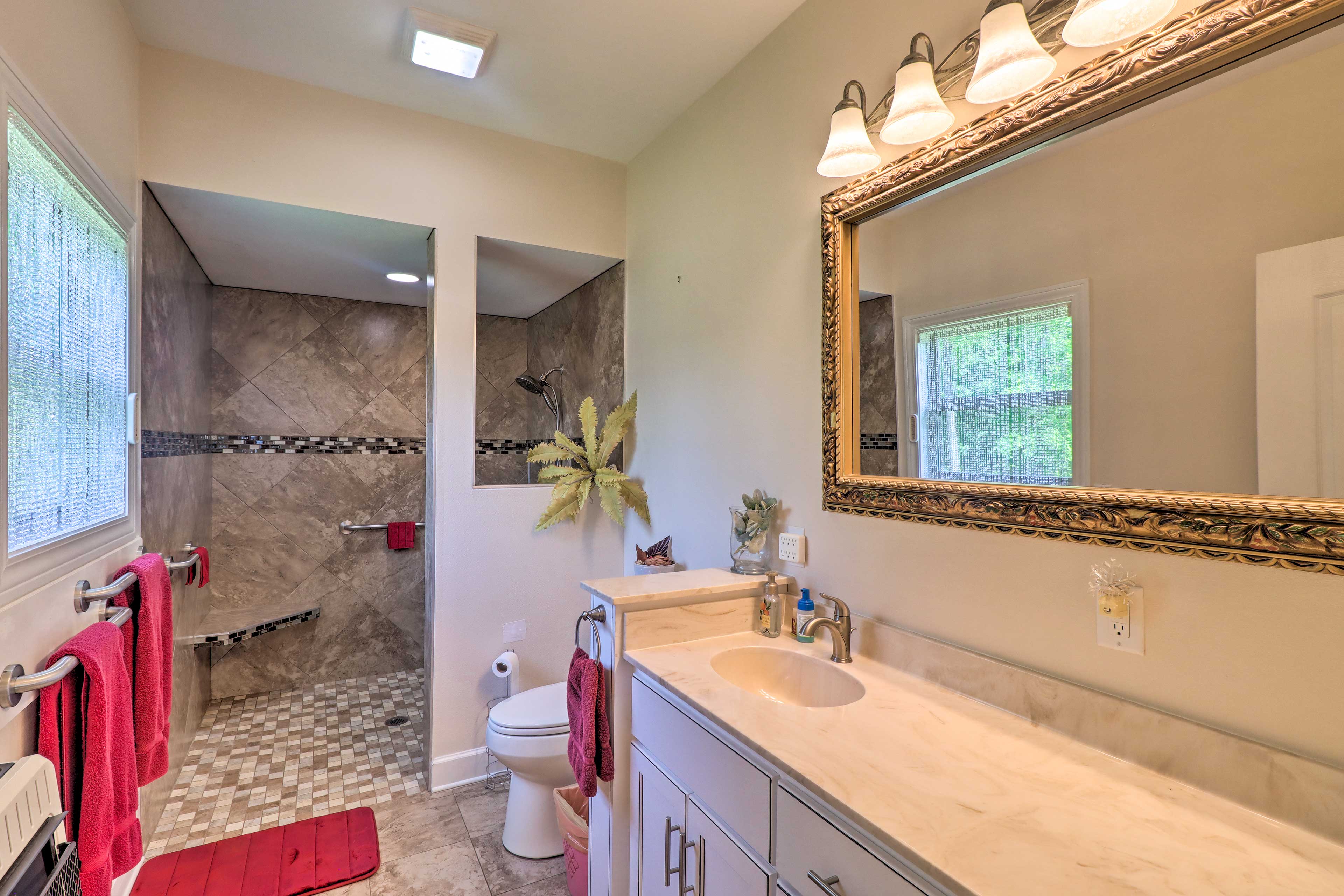 En-Suite Bathroom | Towels Provided