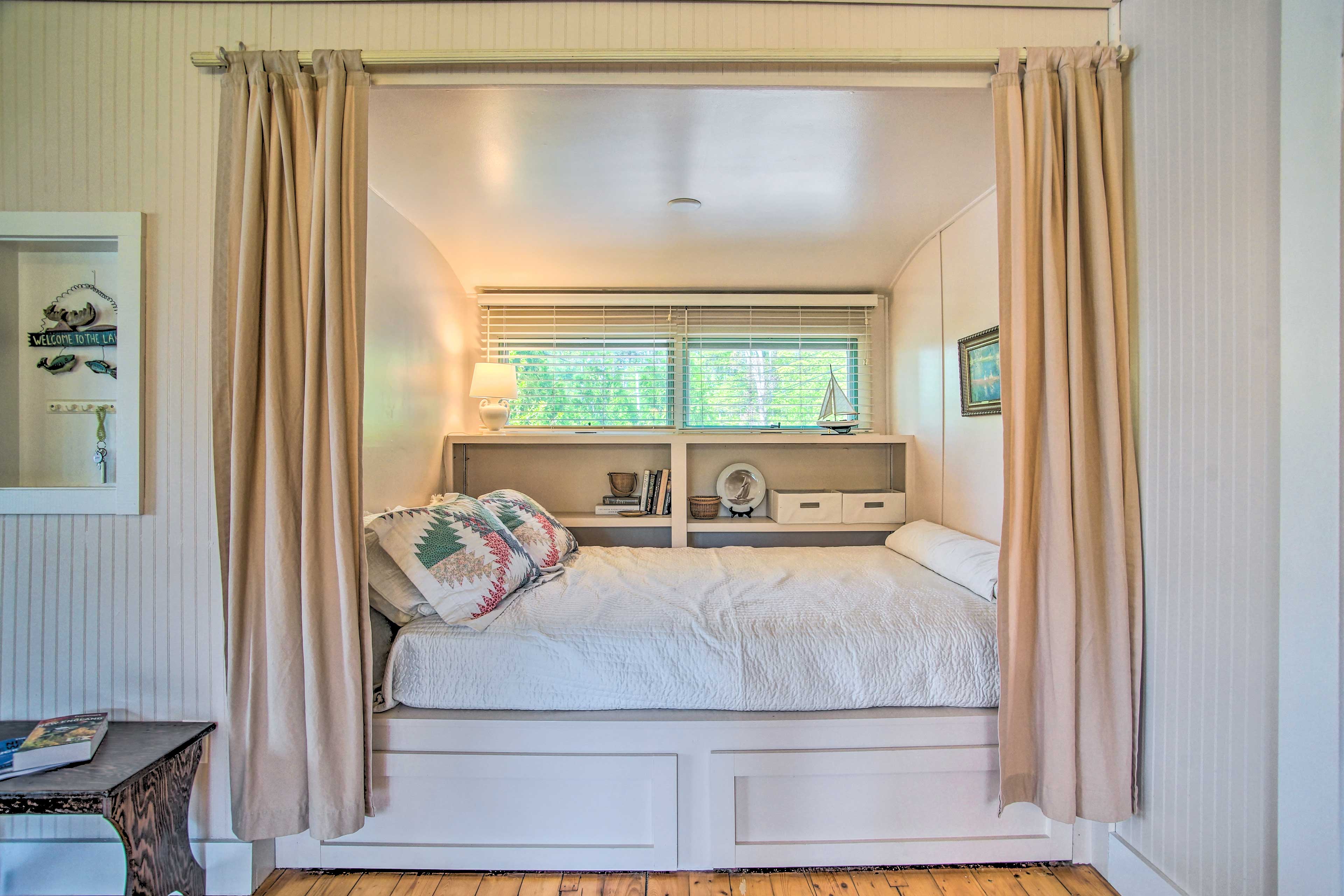 Hallway Nook | Queen Bed