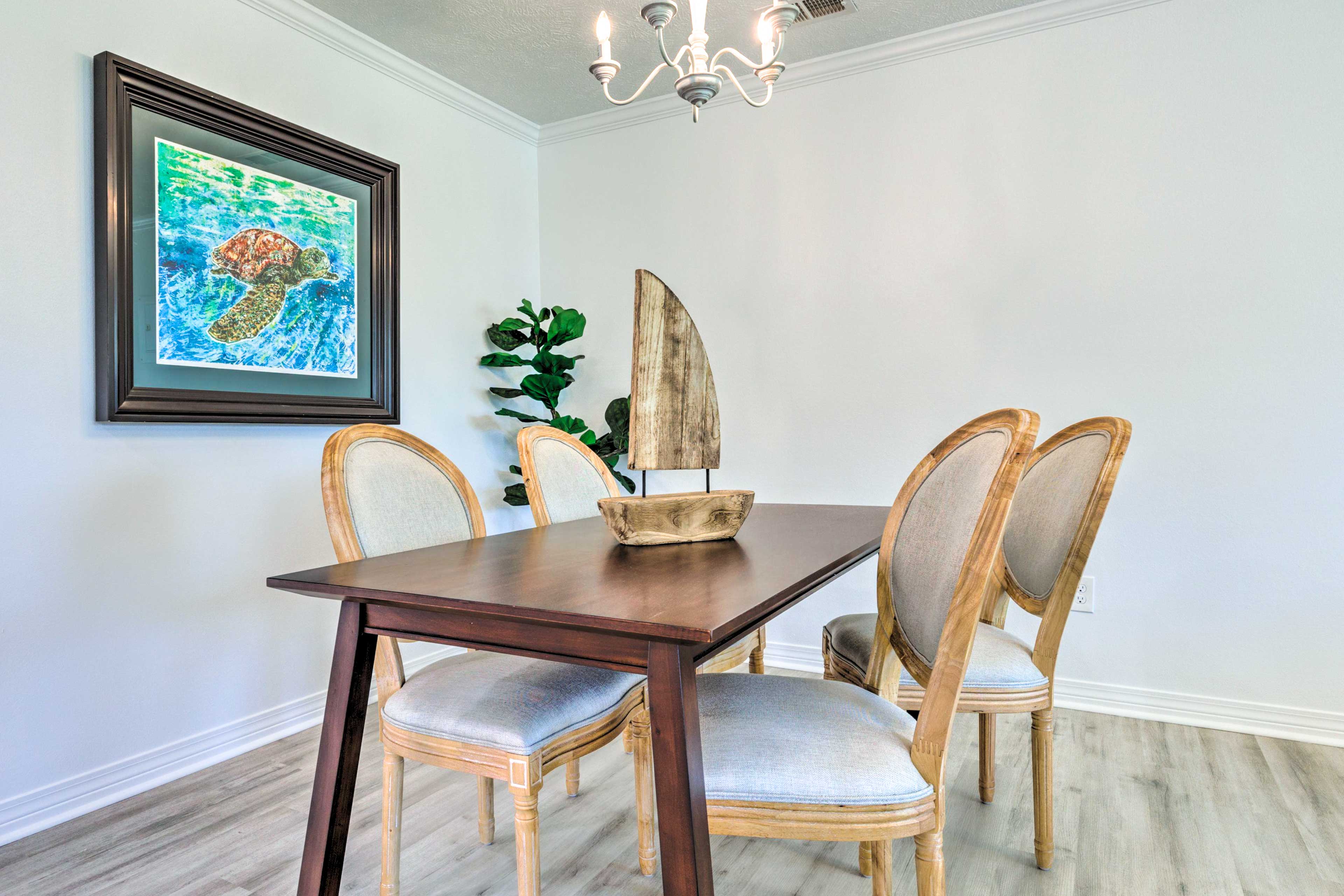 Dining Area | Dishware/Flatware