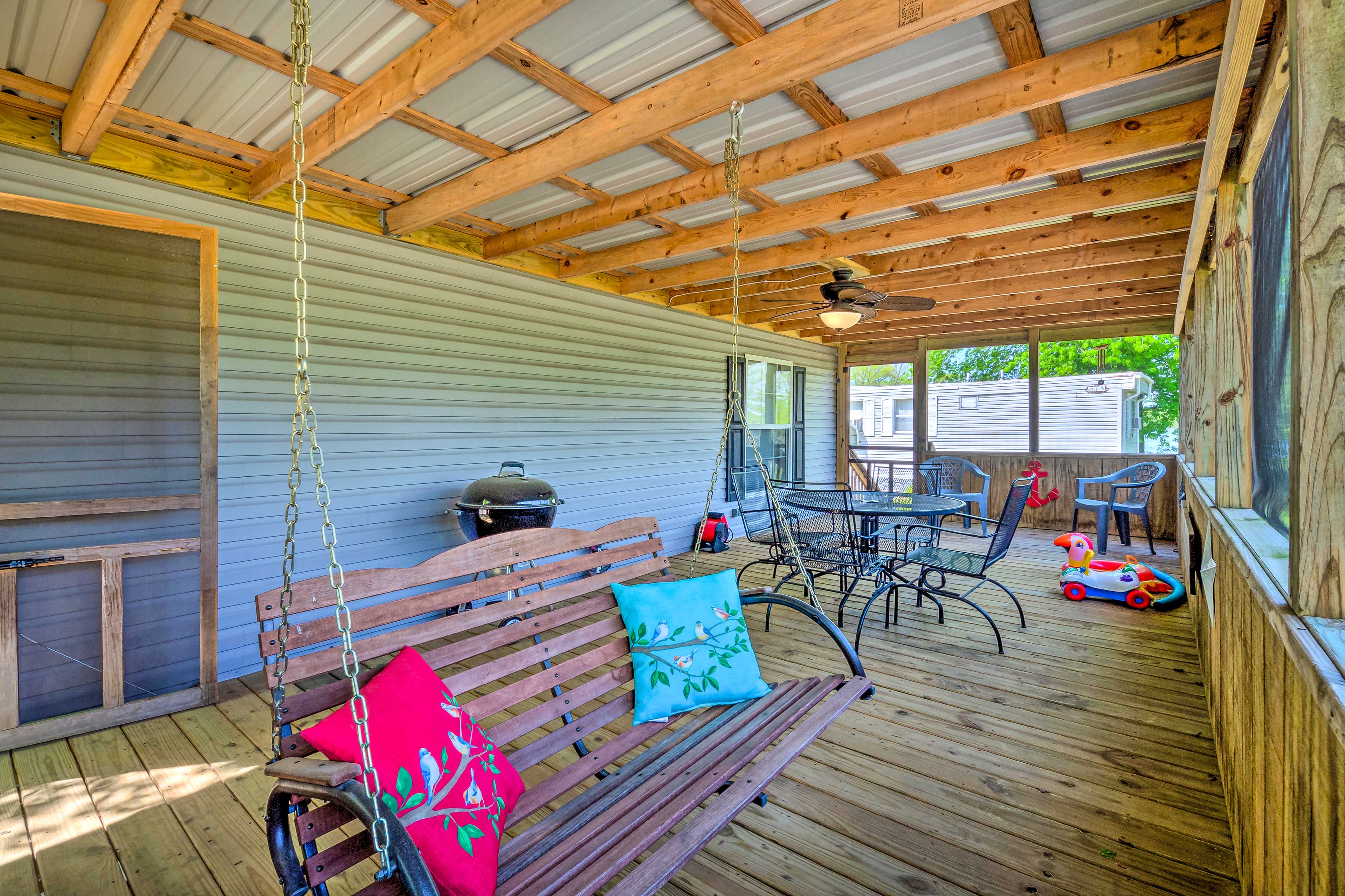Screened-In Porch | Lake & Sunset View