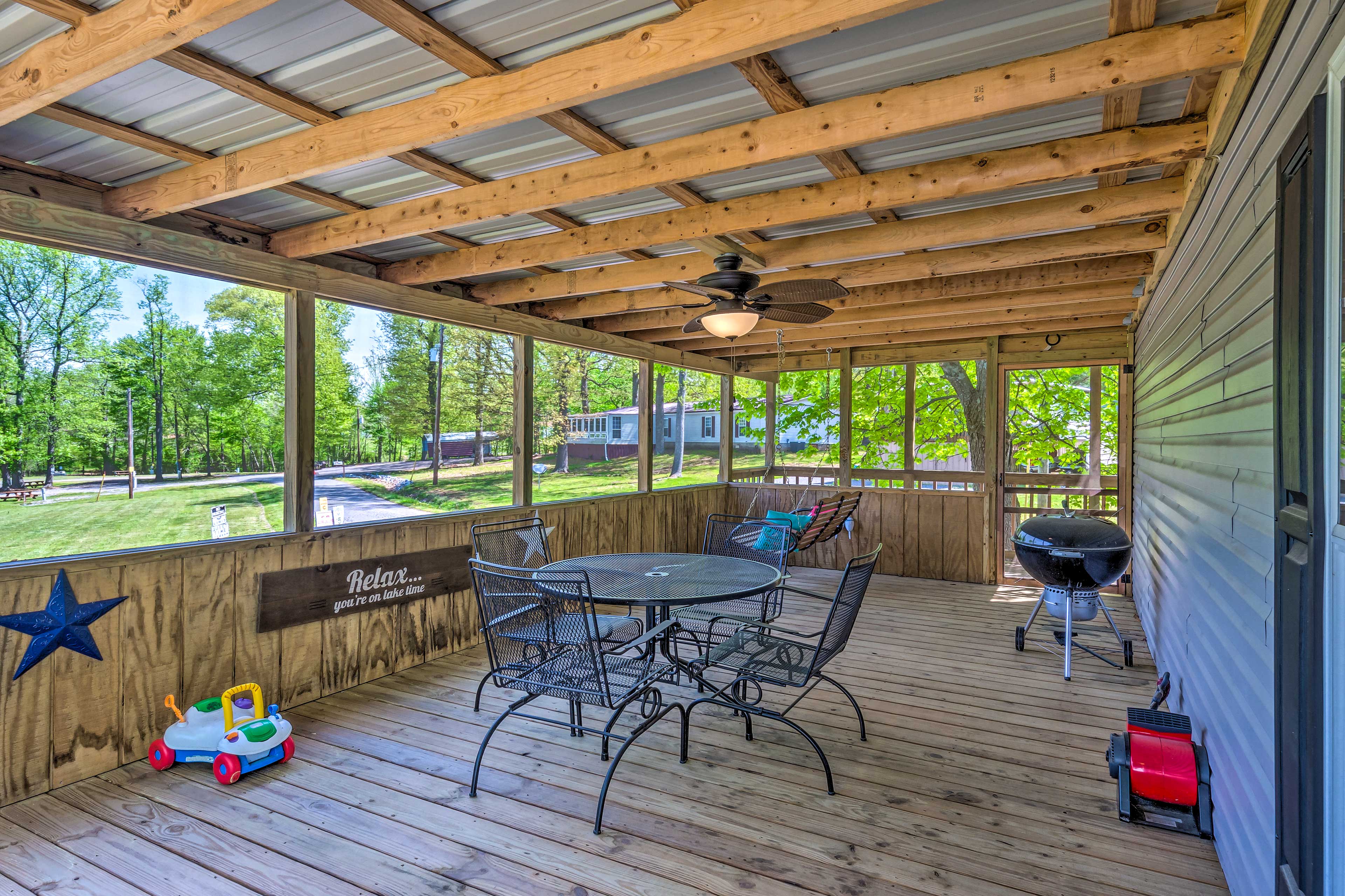 Screened-In Porch