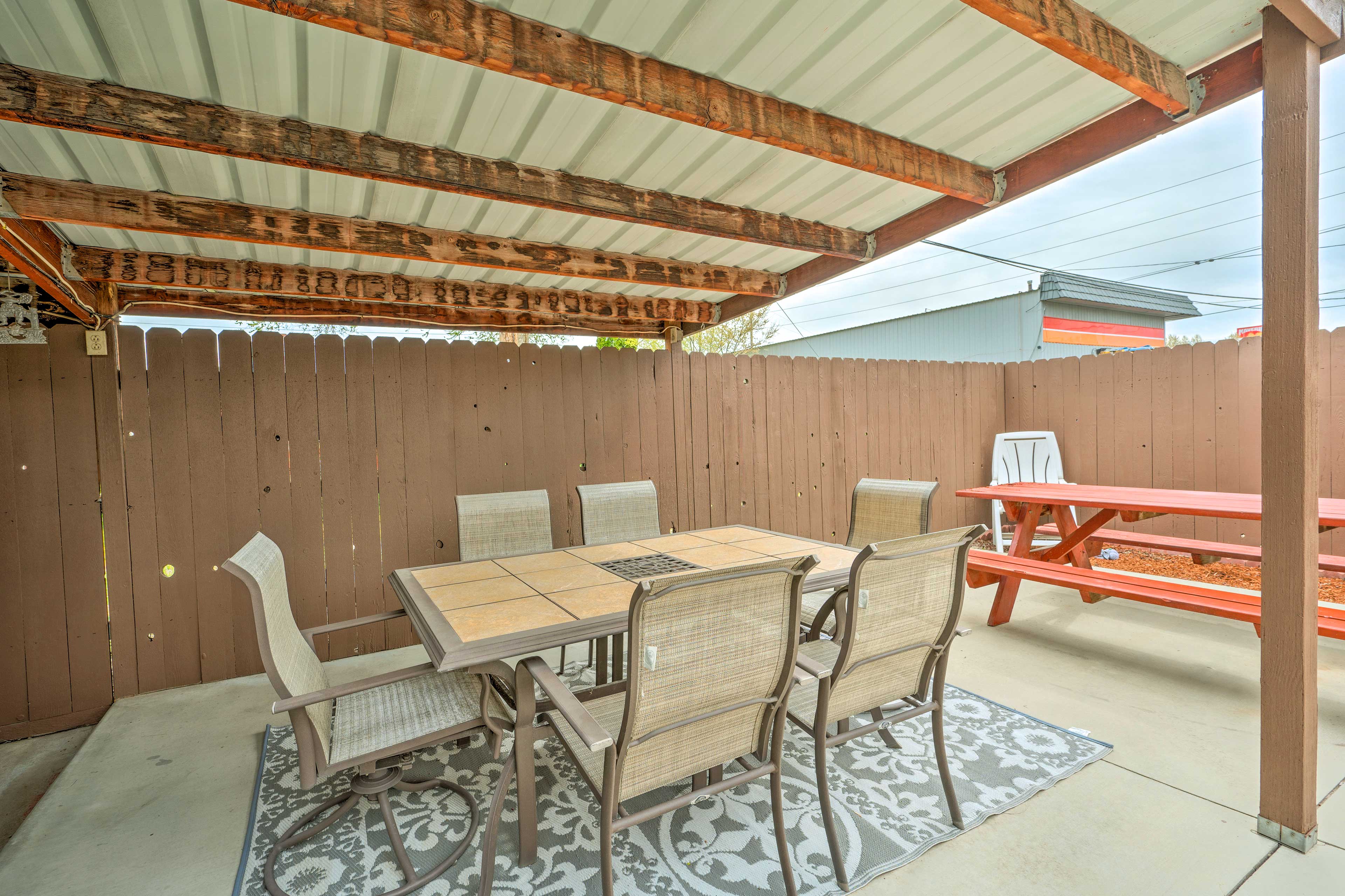 Covered & Fenced Patio