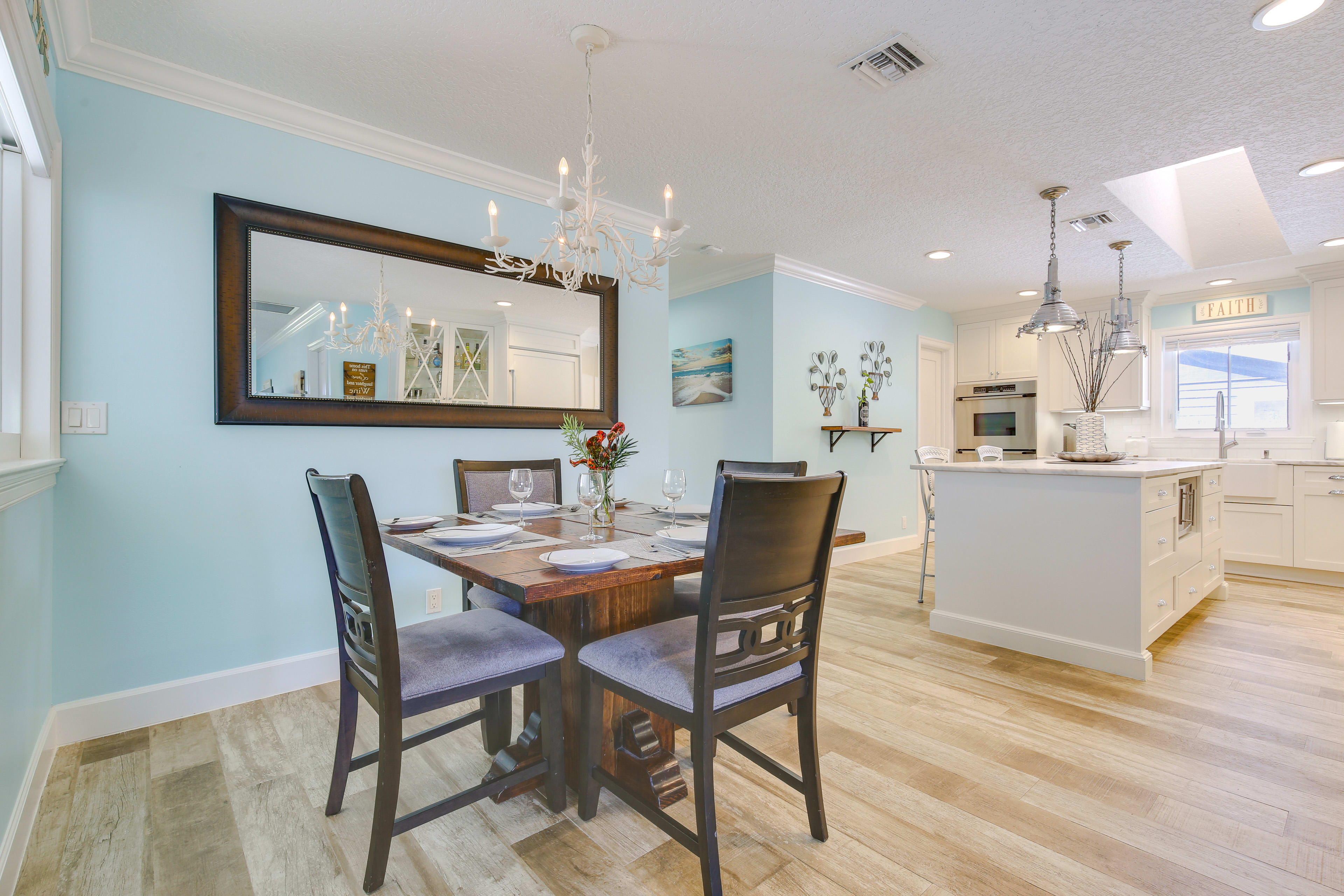 Dining Table | Dishware Provided